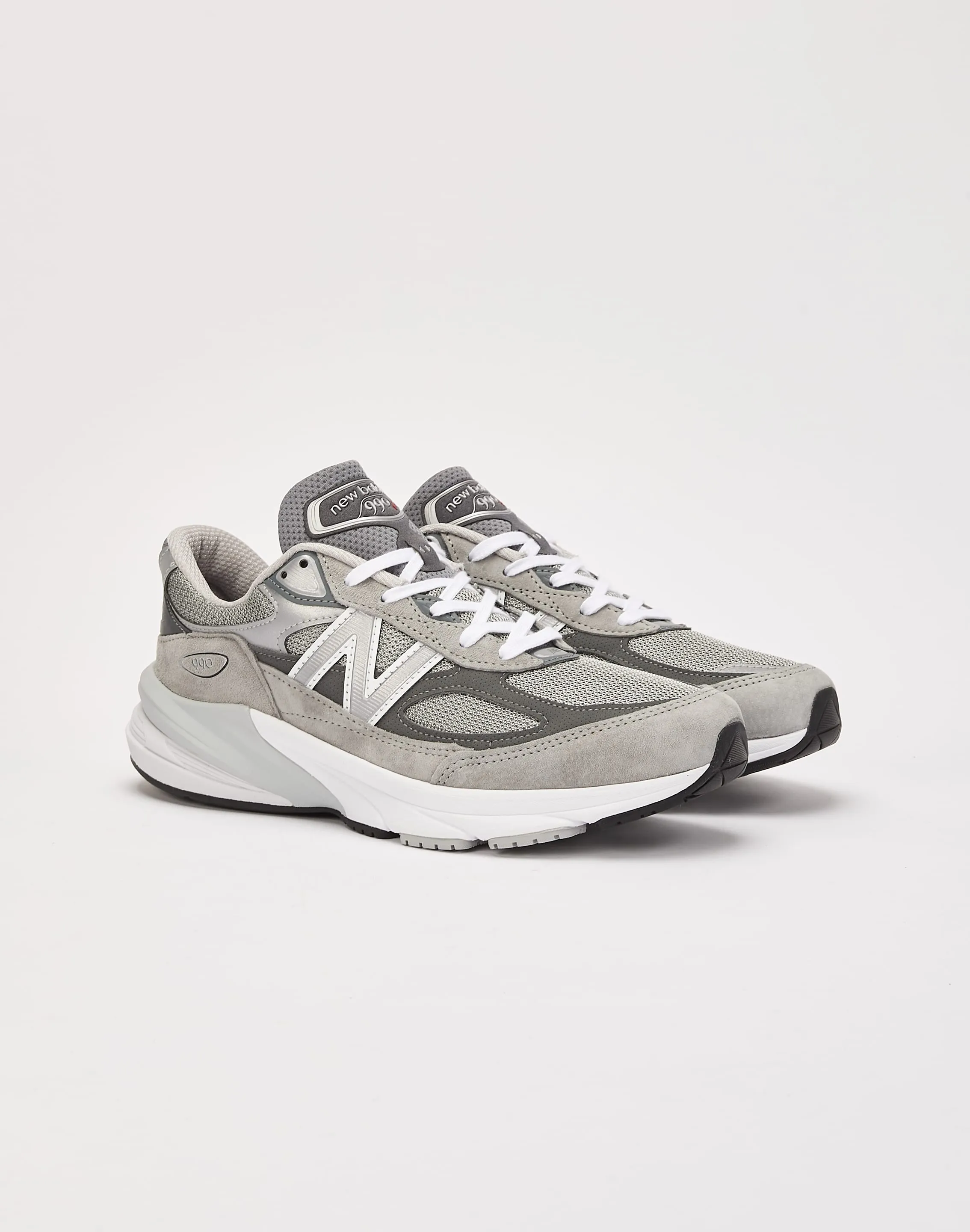 Scratch   Resistant Easy Travel New Balance 990v6
