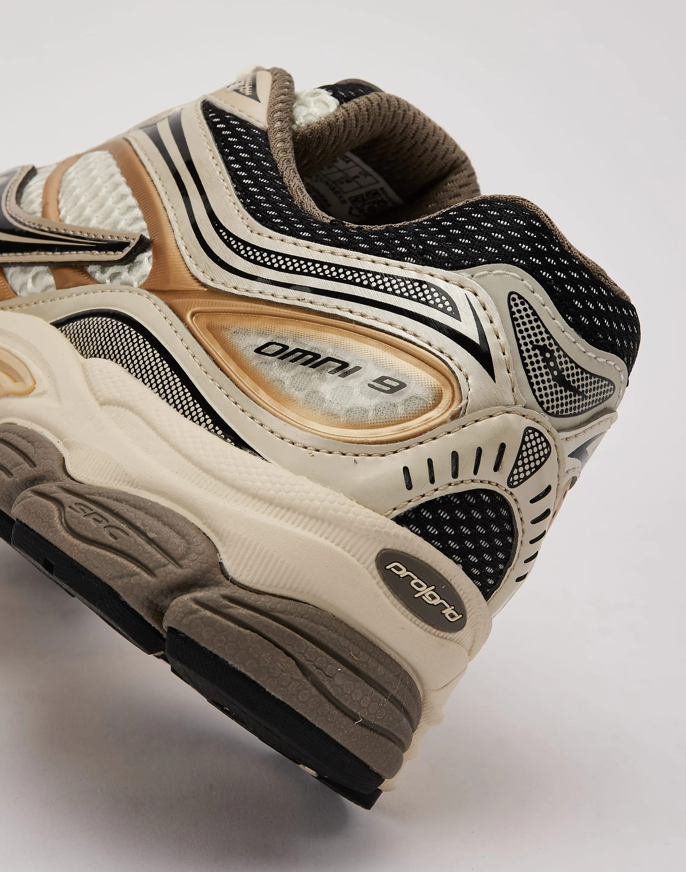 Saucony ProGrid Omni 9 Tight Fit Slip Resistant Outsole