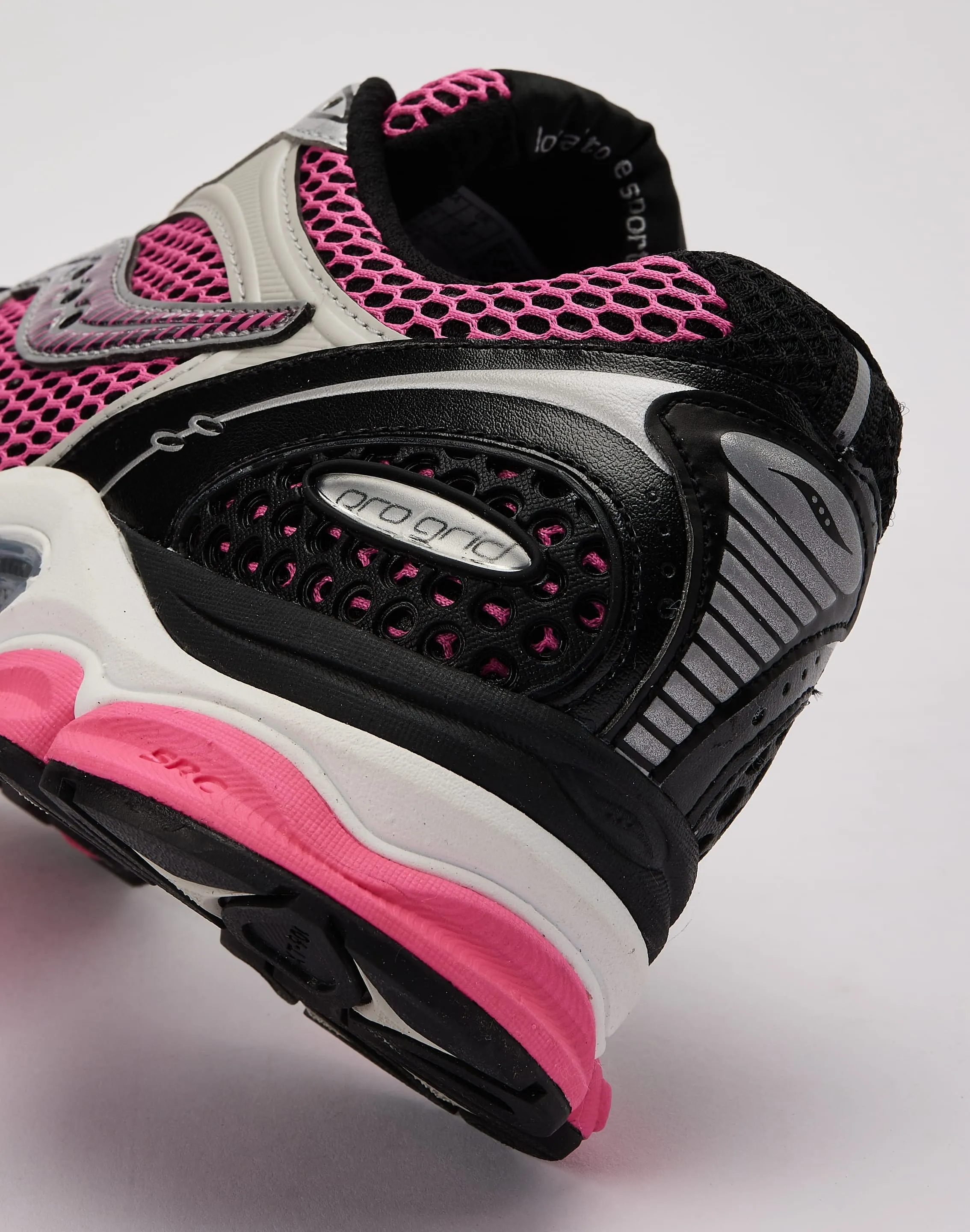 High-Performance Fit Saucony ProGrid Triumph 4