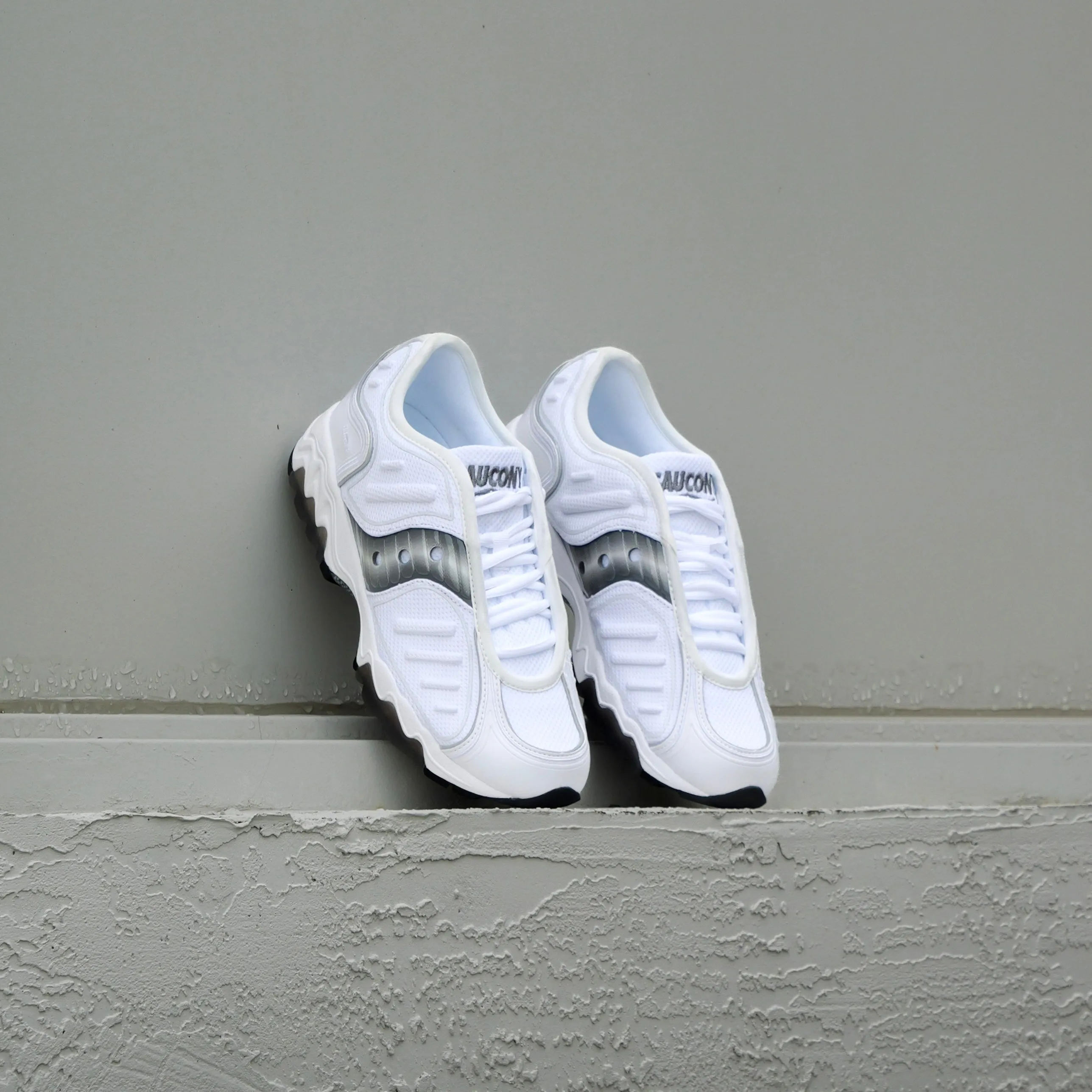 Brand sandal Saucony "Matrix" (White/Metallic)