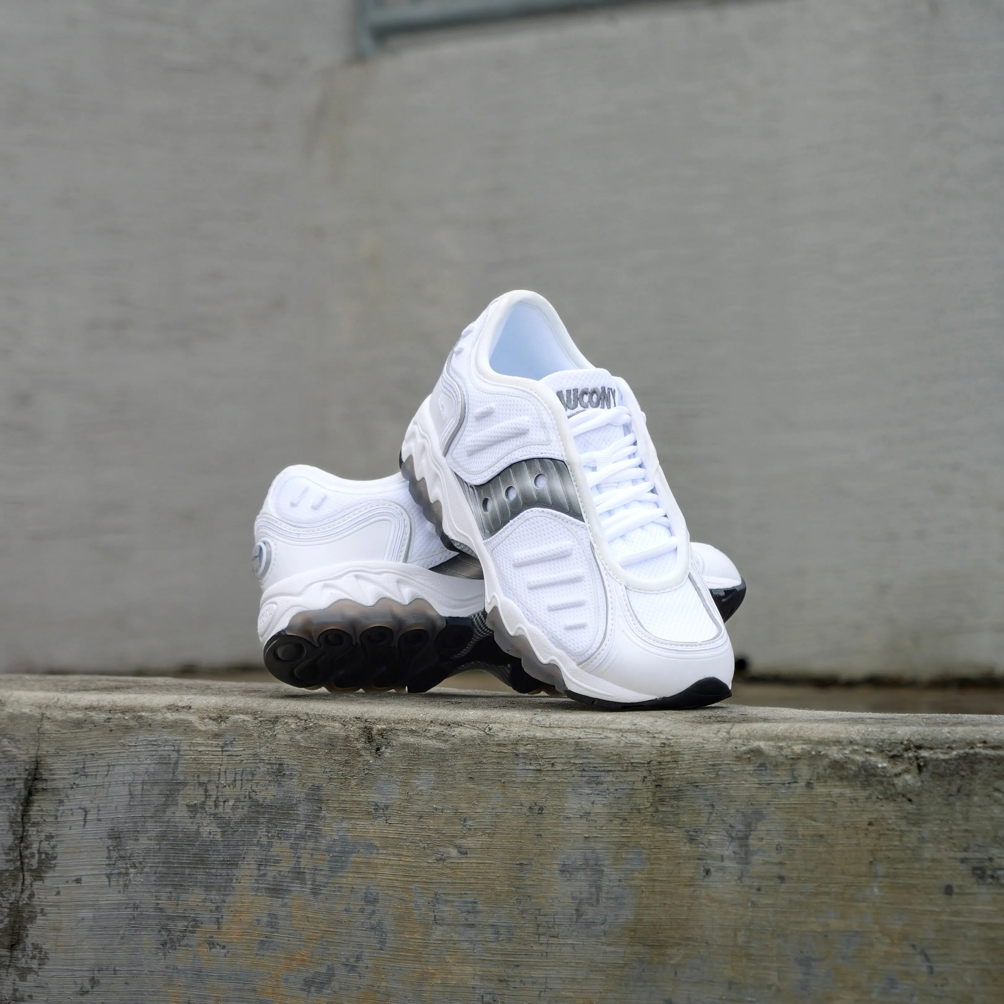 party - goer dancing shoes Saucony "Matrix" (White/Metallic)
