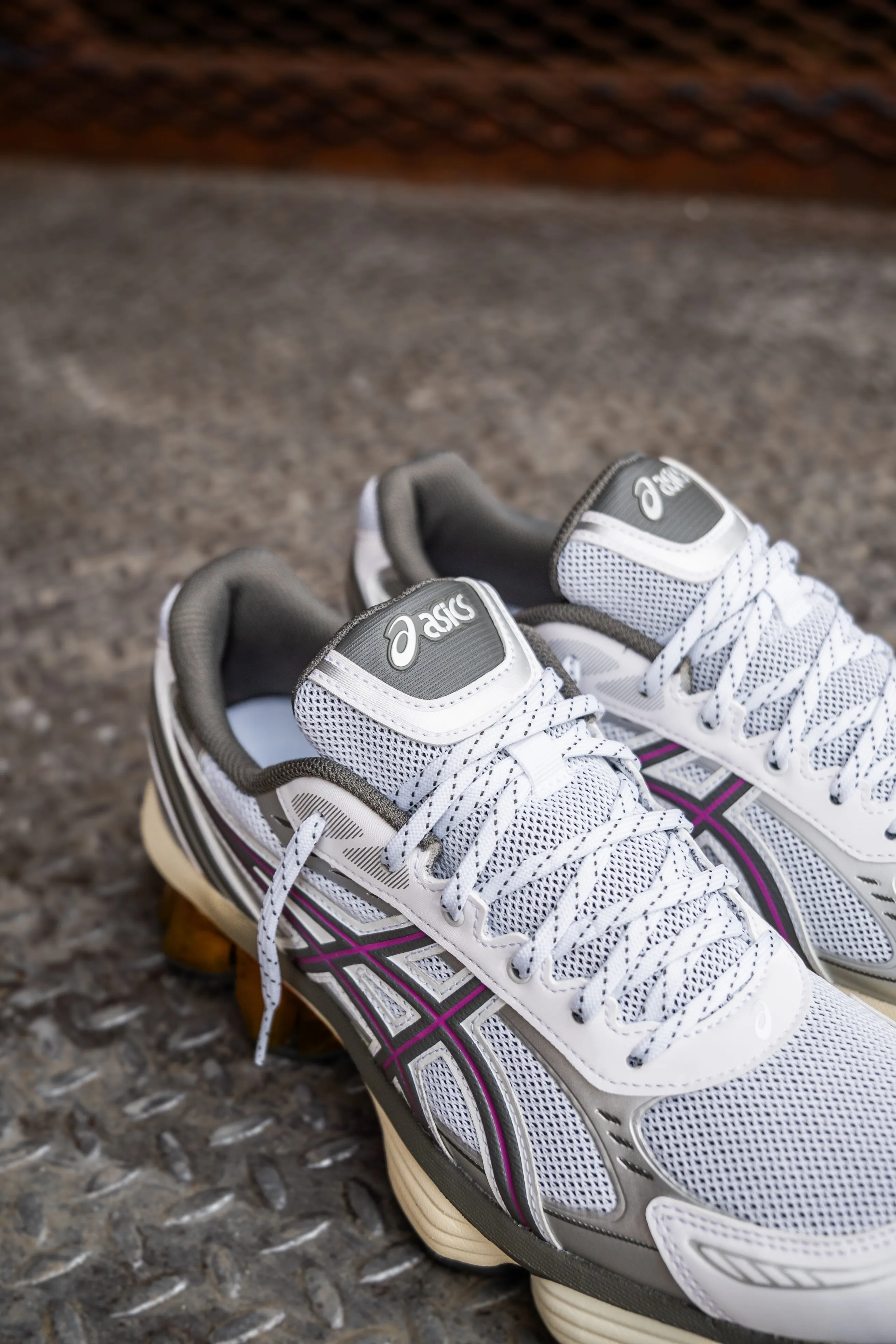 Amateur Mens Asics Gel-Kinetic Fluent (White/Truffle Grey)