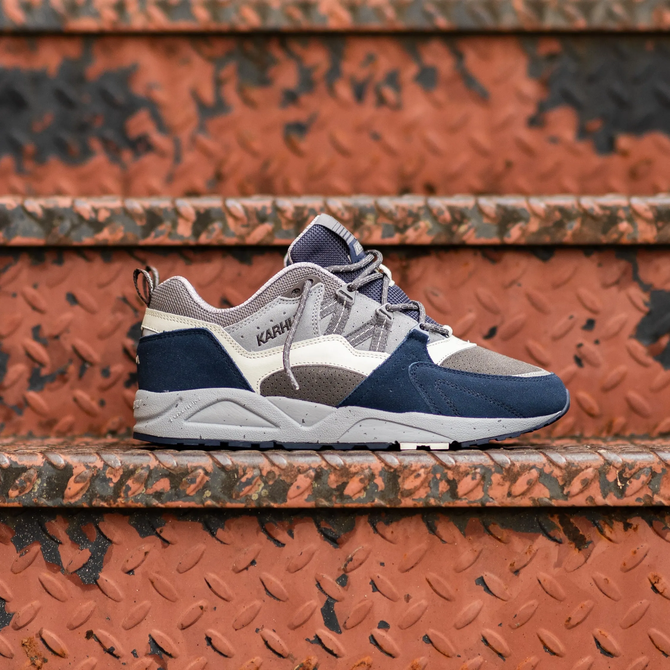 Men's Karhu Fusion 2.0 (Mood Indigo/Smoked Pearl) Sculpted materials