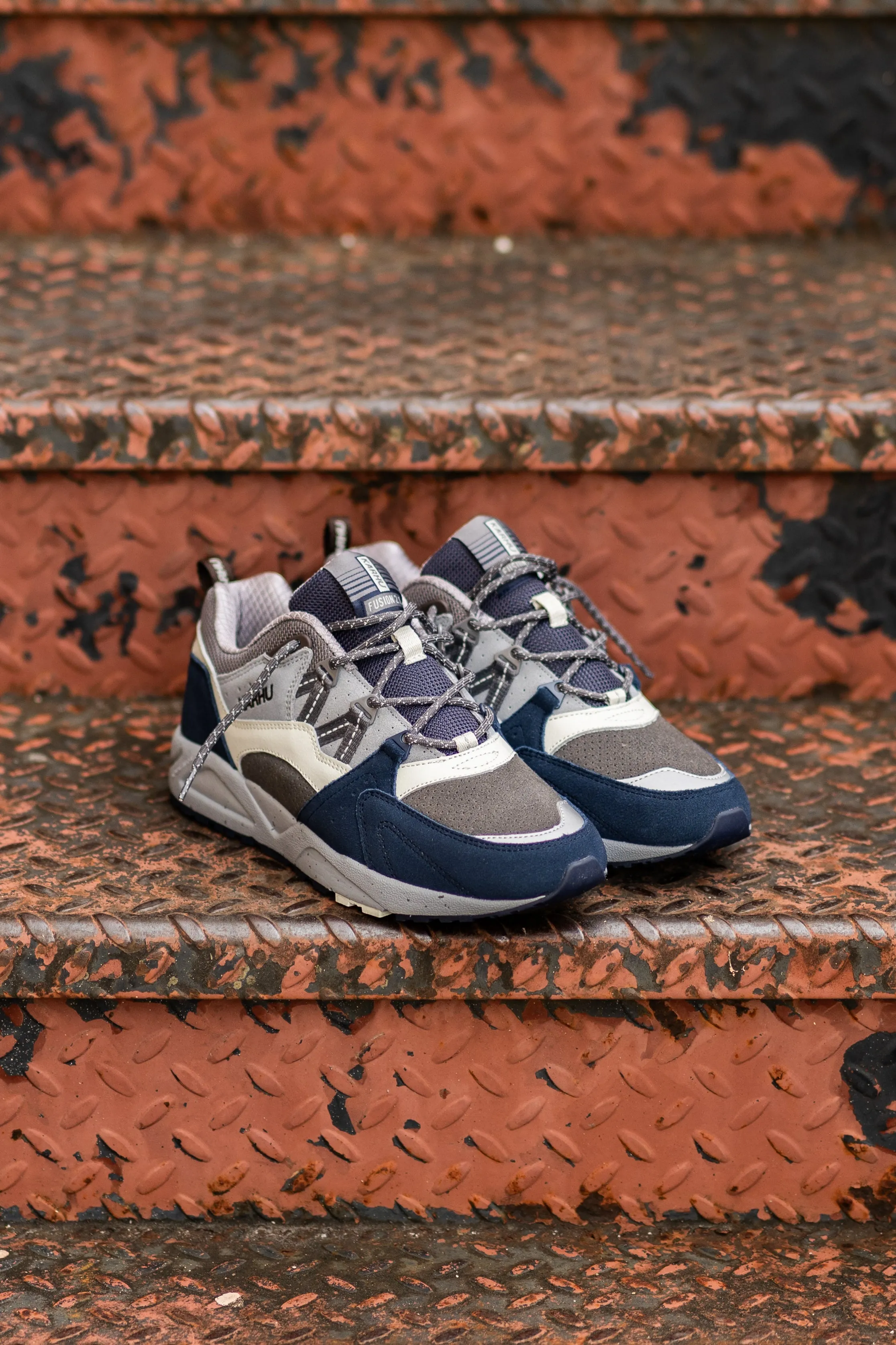 Men's Karhu Fusion 2.0 (Mood Indigo/Smoked Pearl) kids' Versatile