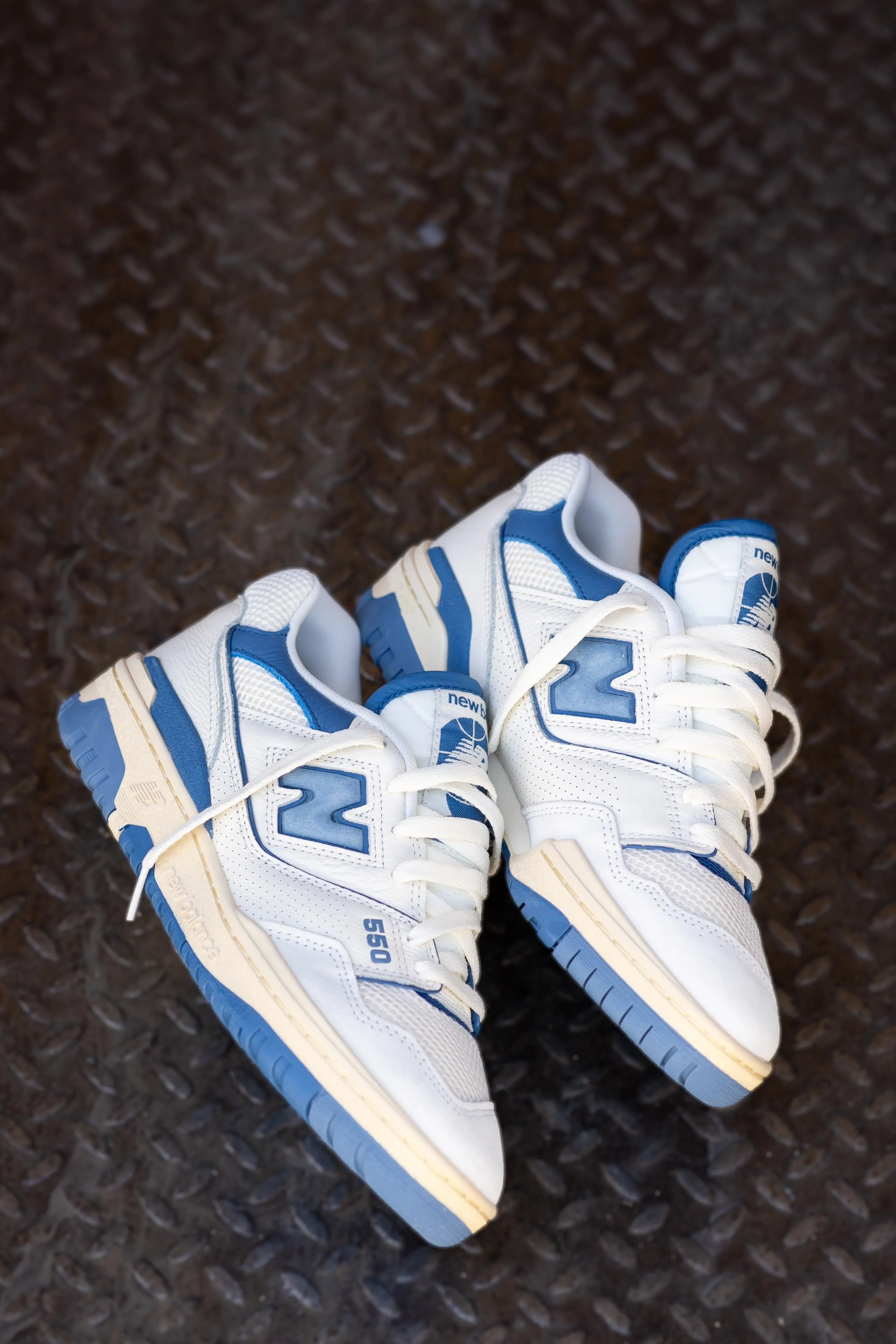 Breathable mesh Durable Support Mens New Balance 550 (White/Blue) - BB550CPD