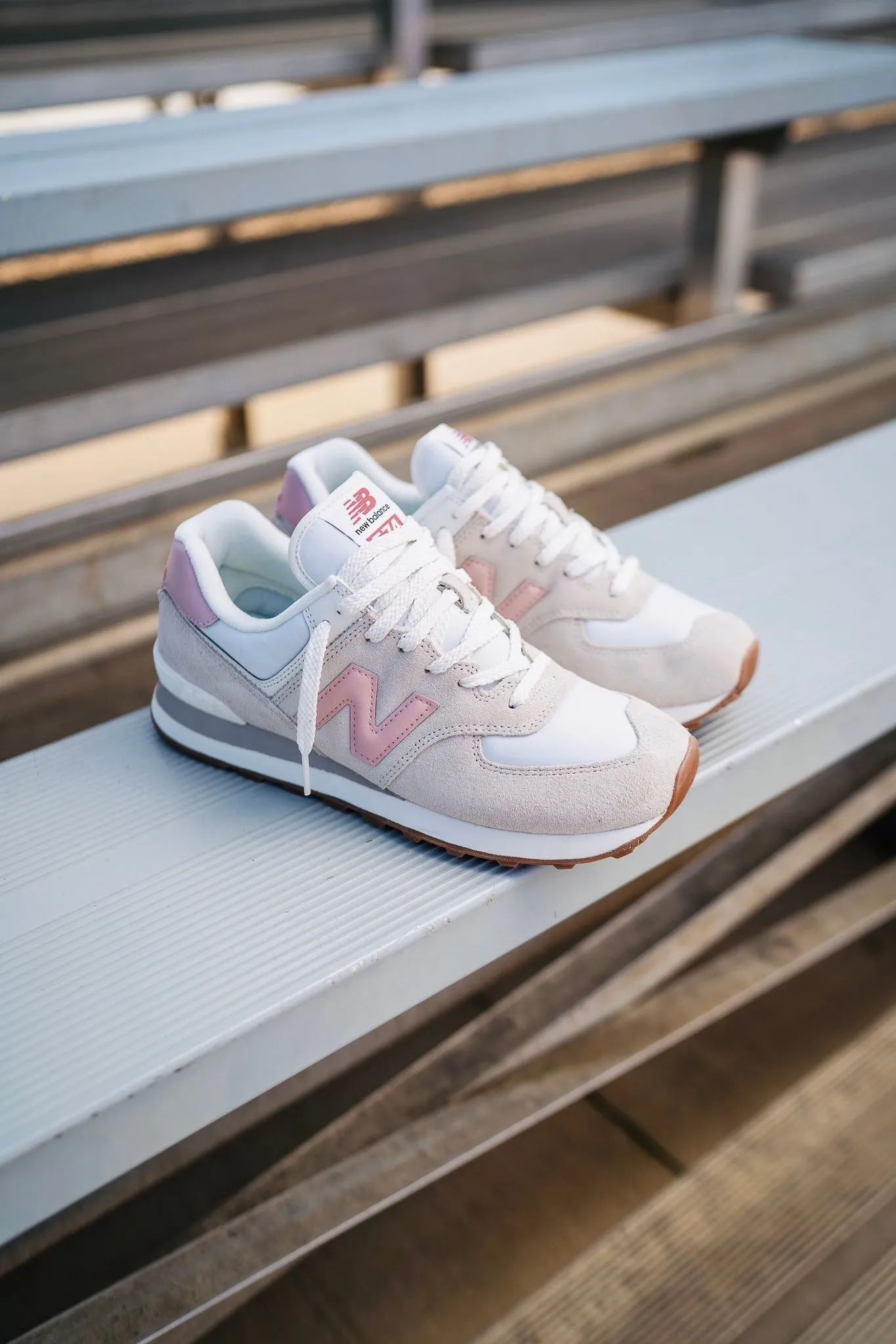 Wind - resistant Mens New Balance 574 (White/Pink) - U574RE2