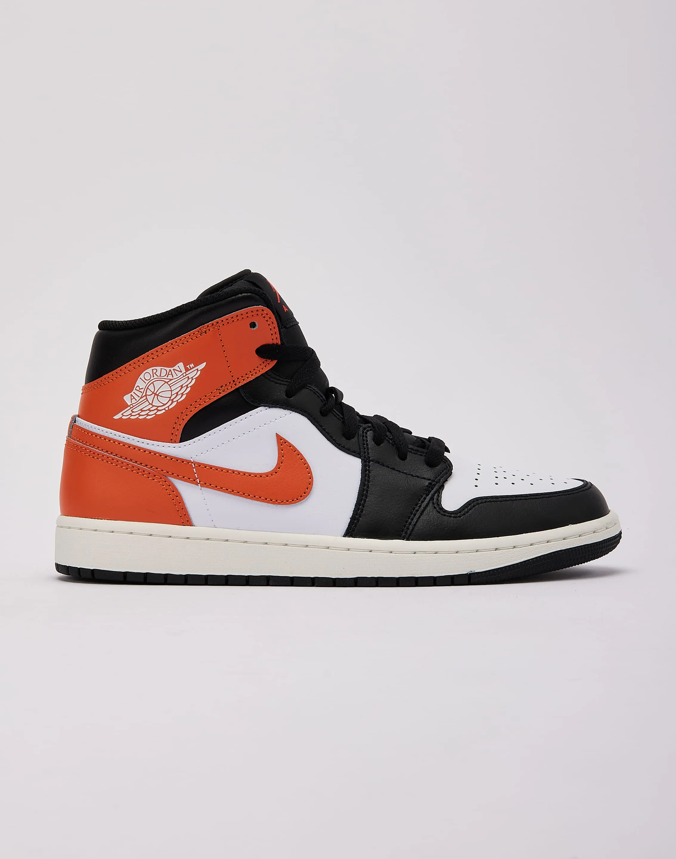 Jordan Air Jordan 1 Mid Comfortable toe box