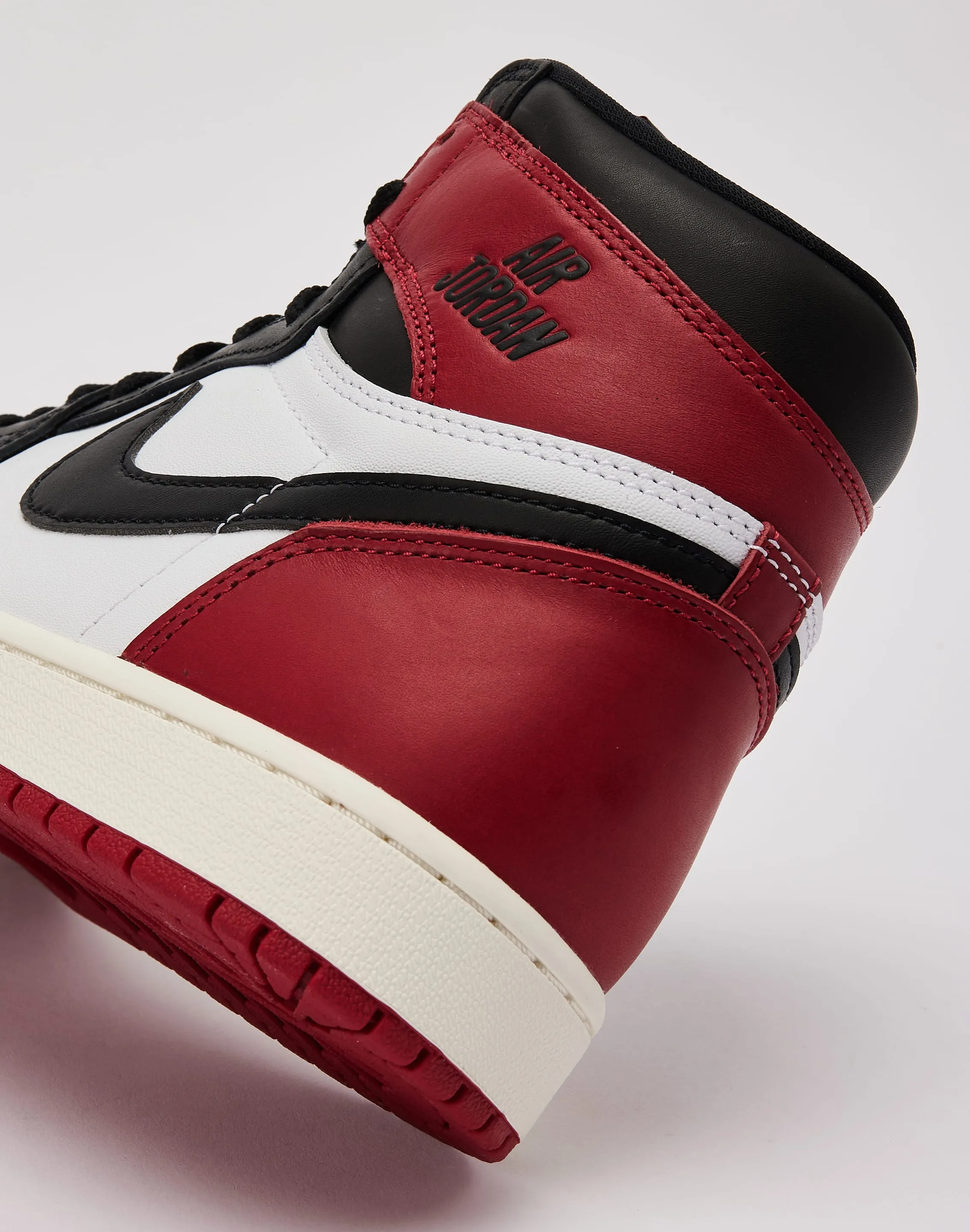 Jordan Air Jordan 1 Retro High OG 'Black Toe Reimagined' Chill Day Hardwearing