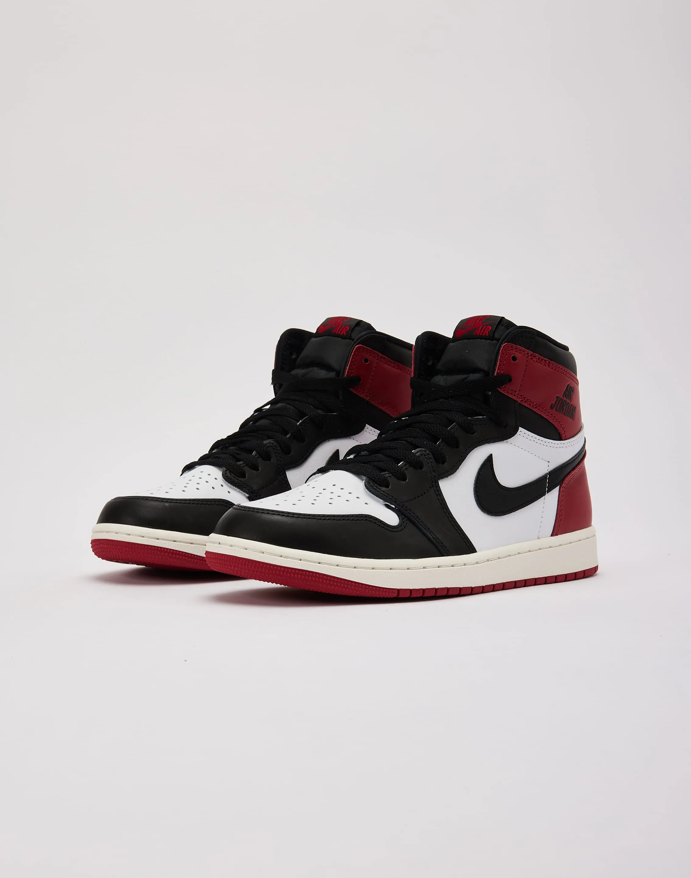Pasture Run Metal Pop Jordan Air Jordan 1 Retro High OG 'Black Toe Reimagined'
