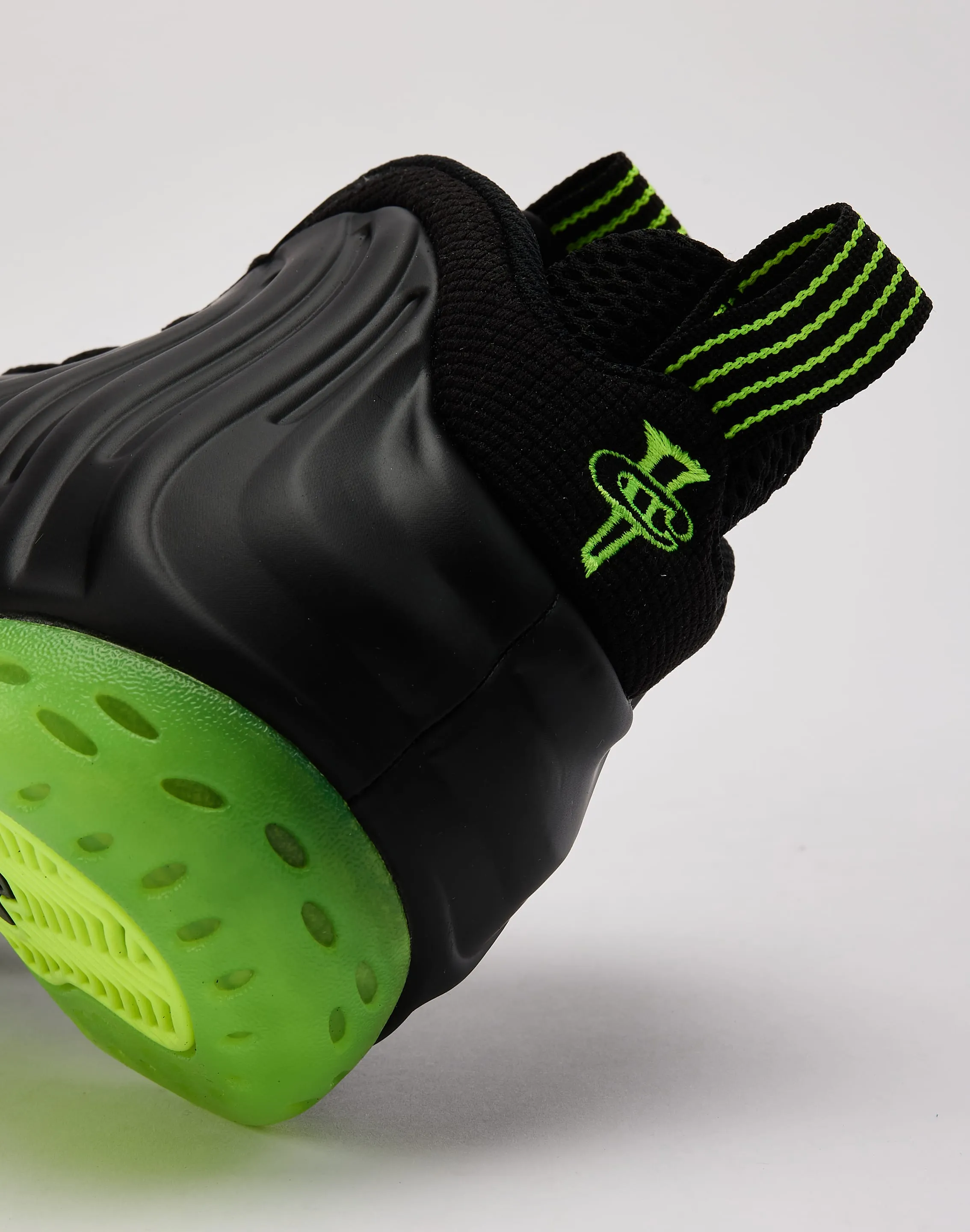 Japan Line Cool Texture Nike Air Foamposite One 'Black Volt'