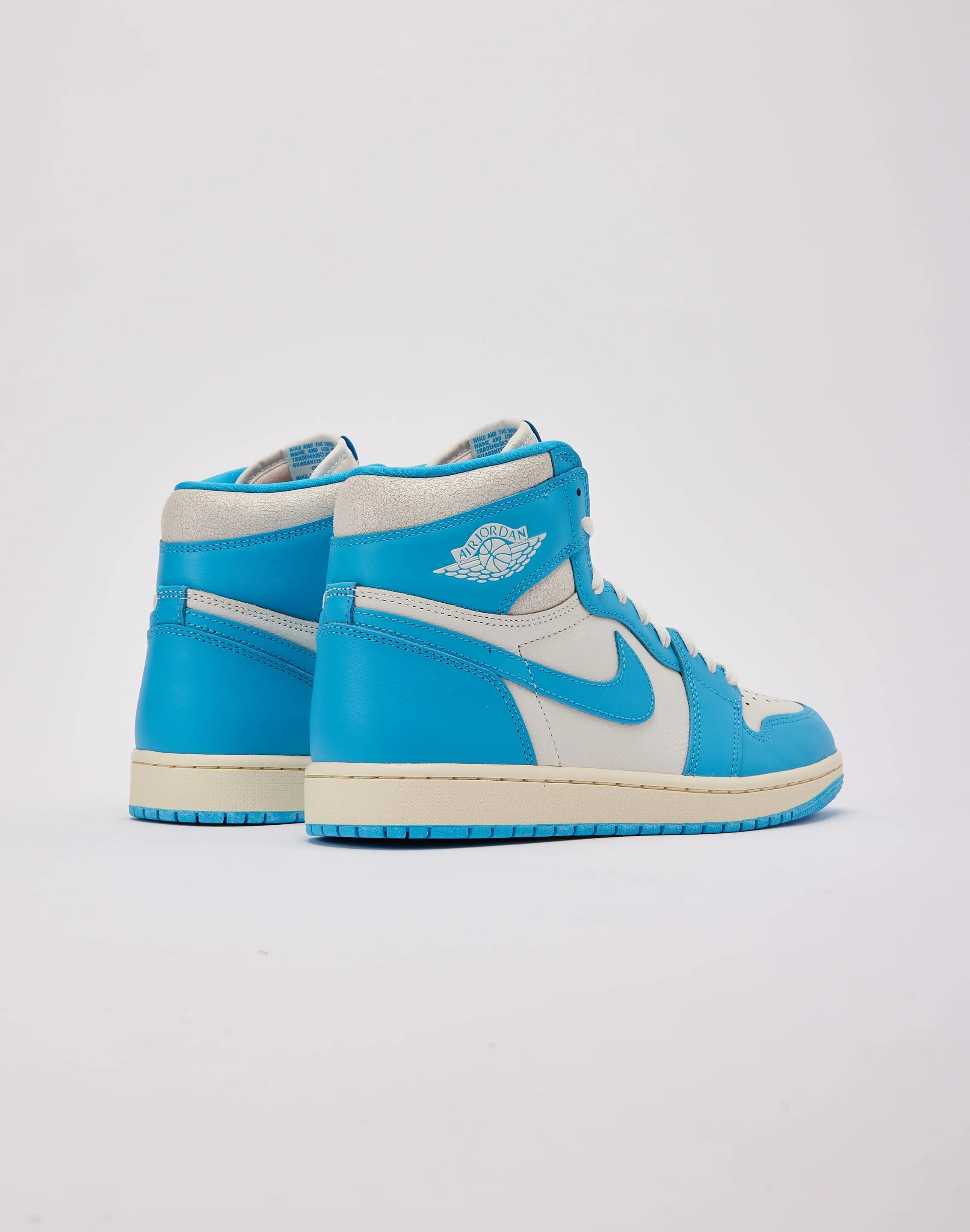 Throw Step Jordan Air Jordan 1 Retro High OG 'UNC Reimagined'