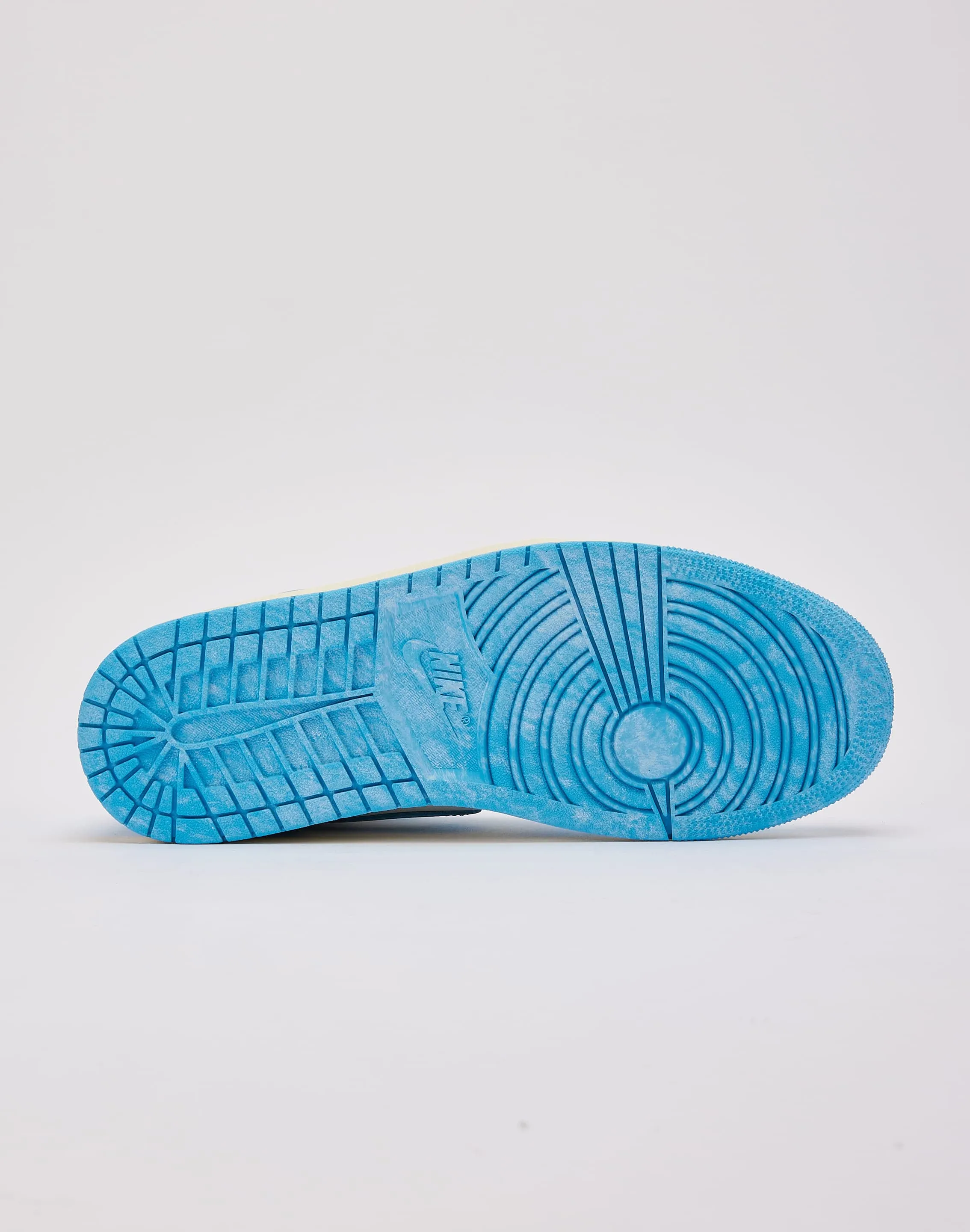 Jordan Air Jordan 1 Retro High OG 'UNC Reimagined' Weekend Escape All Fit Style