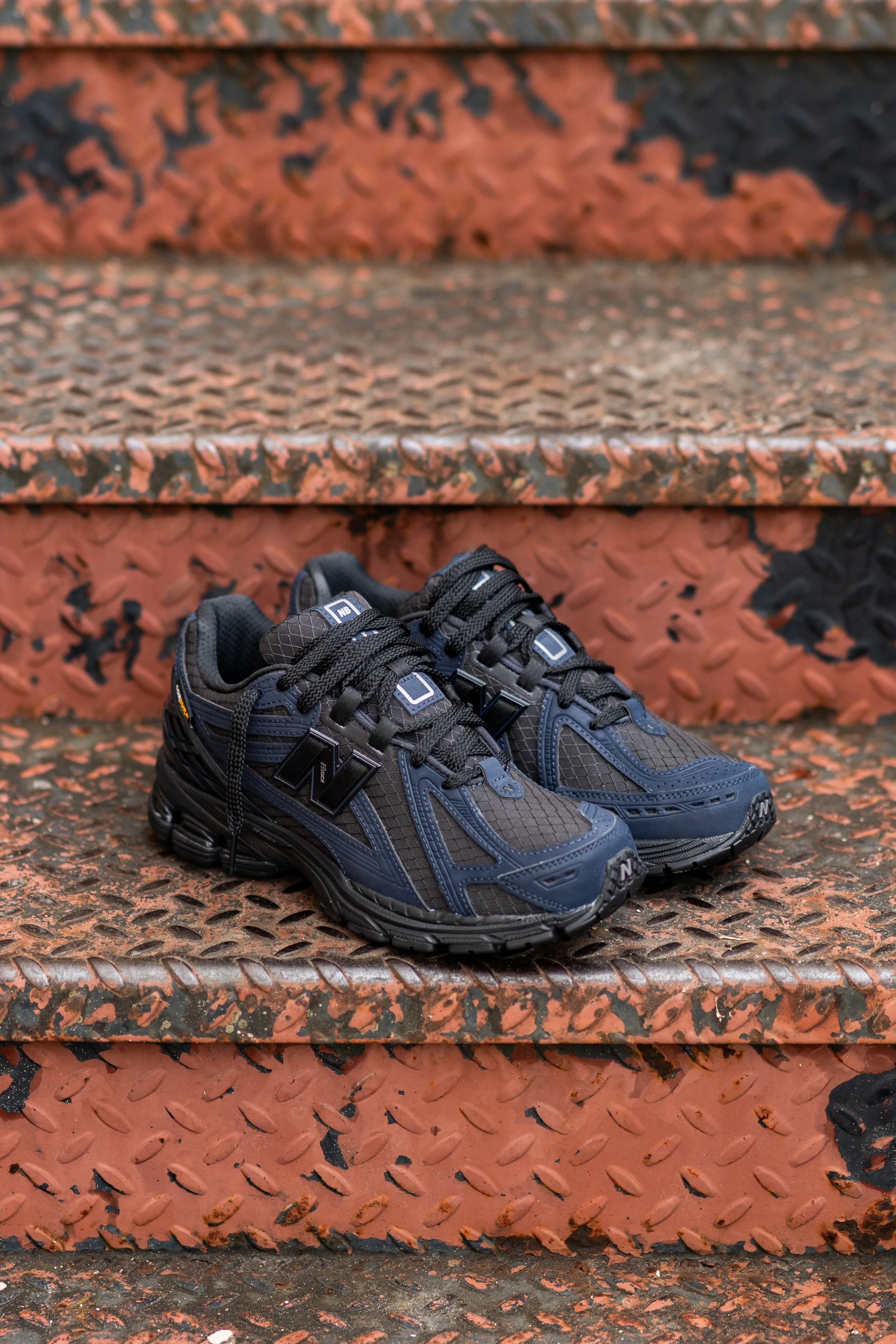 scale Mens New Balance 1906R Cordura (Navy/Black) - M1906RWE