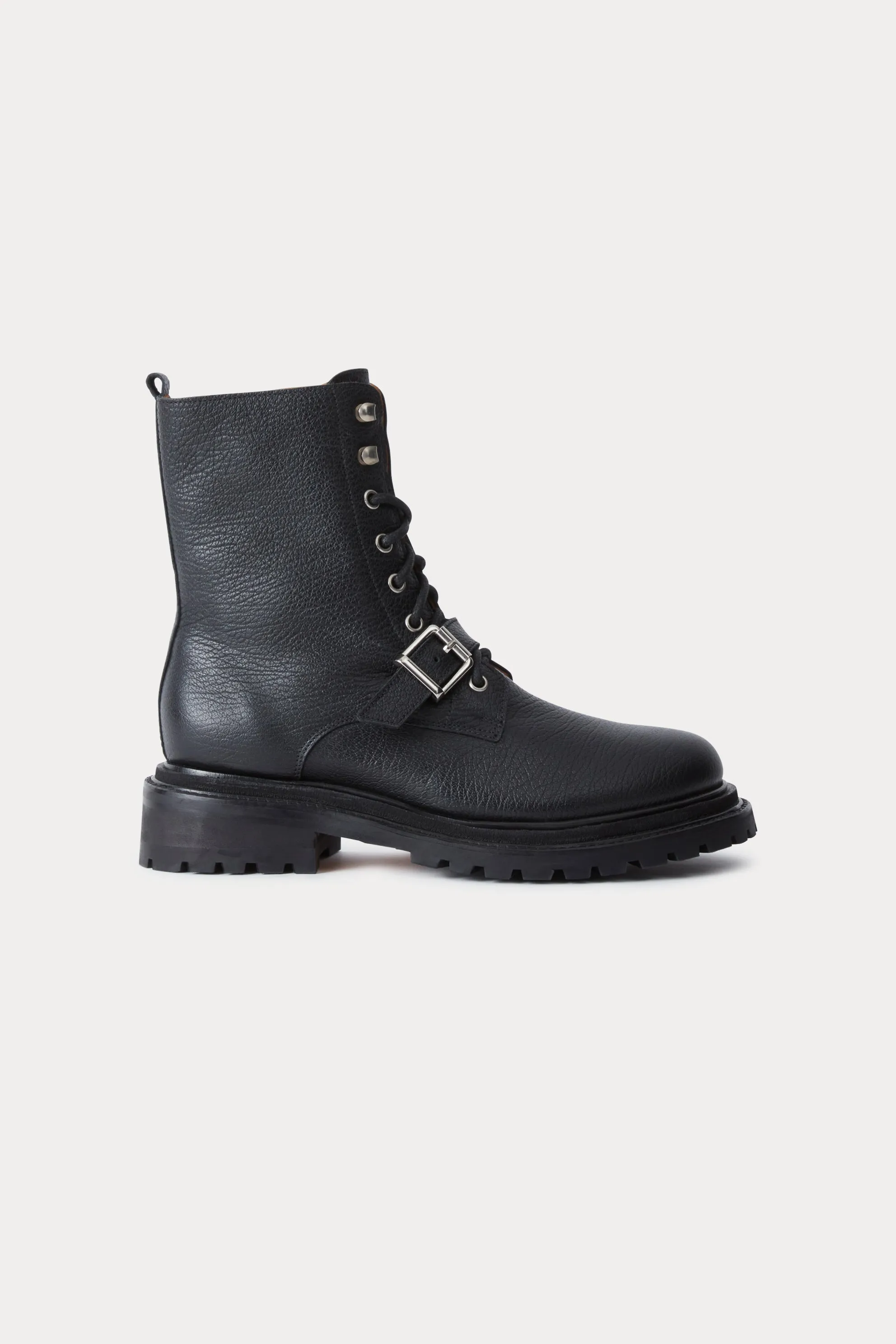 Effortless Silhouette Distinctive materials Casha Combat