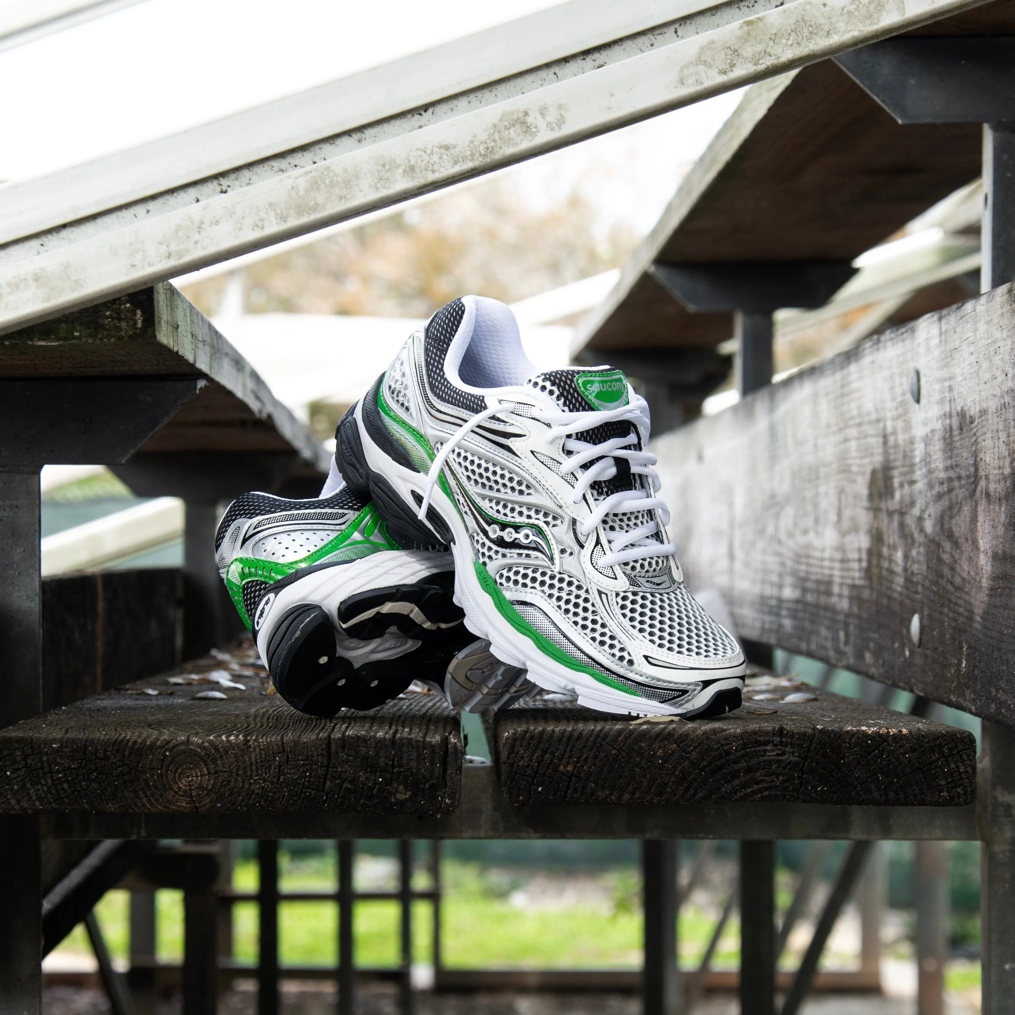 Elite Cushioning Shiny Mens Saucony ProGrid Omni 9 (Silver/Green)
