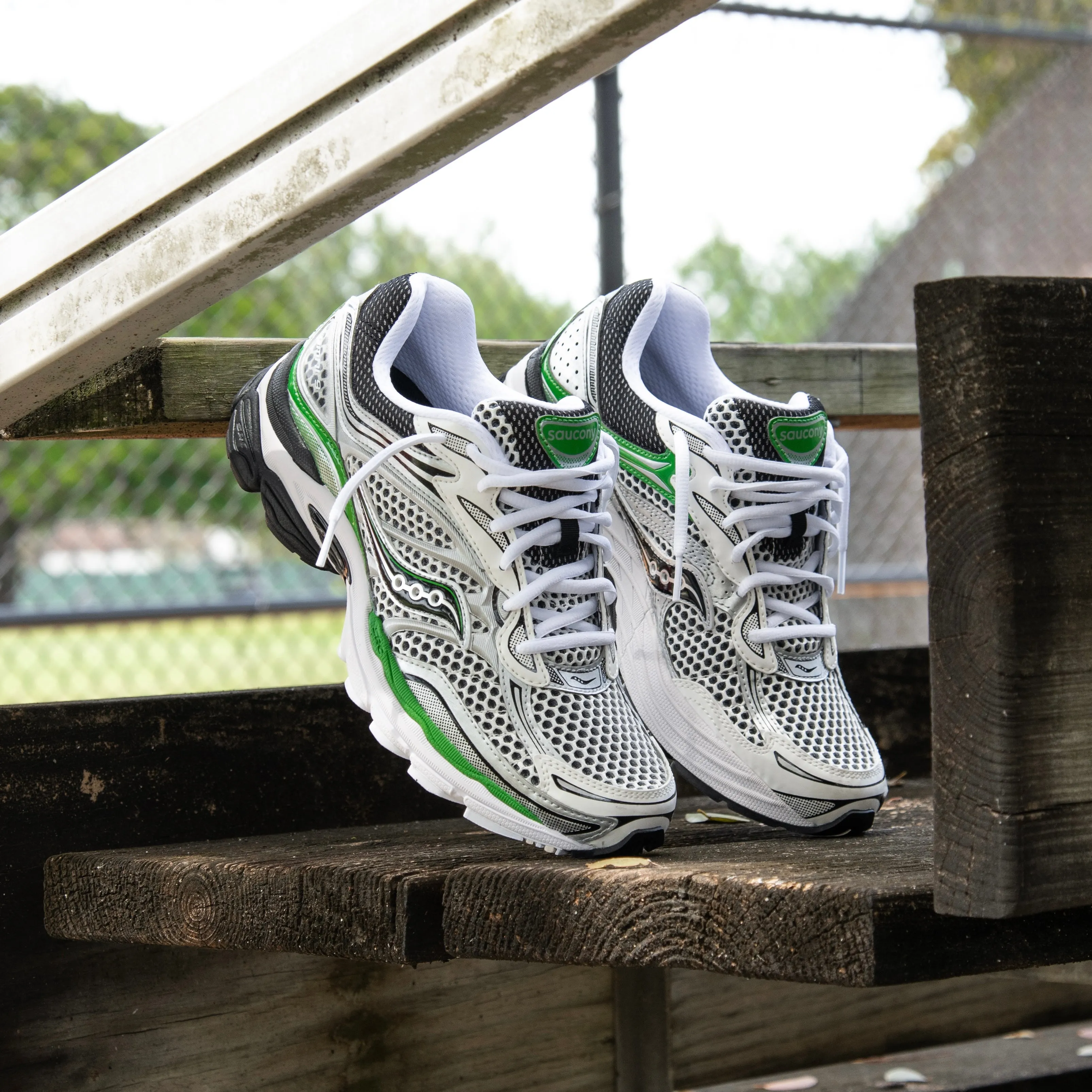 mass - produced Mens Saucony ProGrid Omni 9 (Silver/Green)