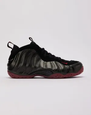 Nike Air Foamposite One 'Black and Varsity Red' Rock Path