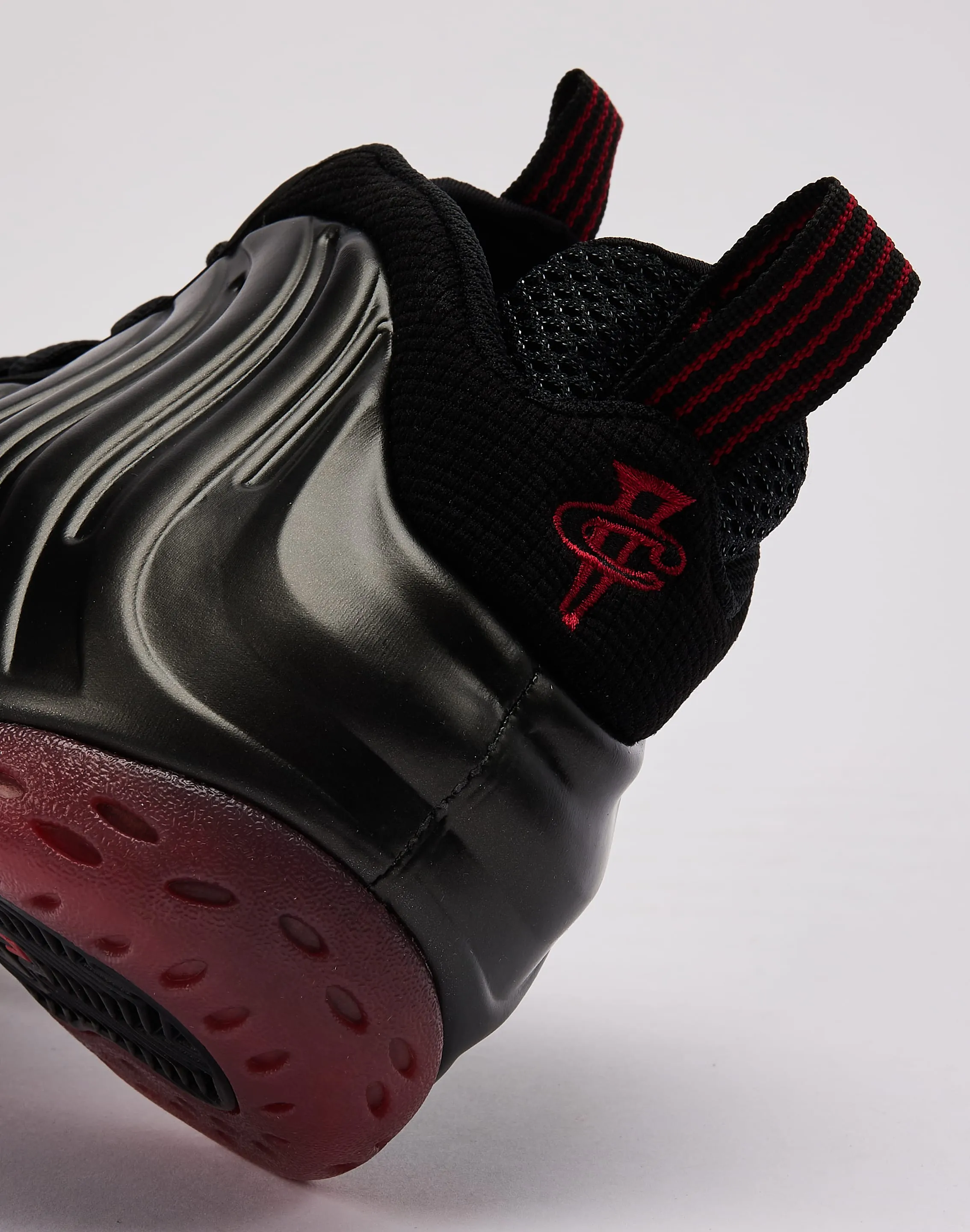 Winter Cozy Traction Sole Nike Air Foamposite One 'Black and Varsity Red'