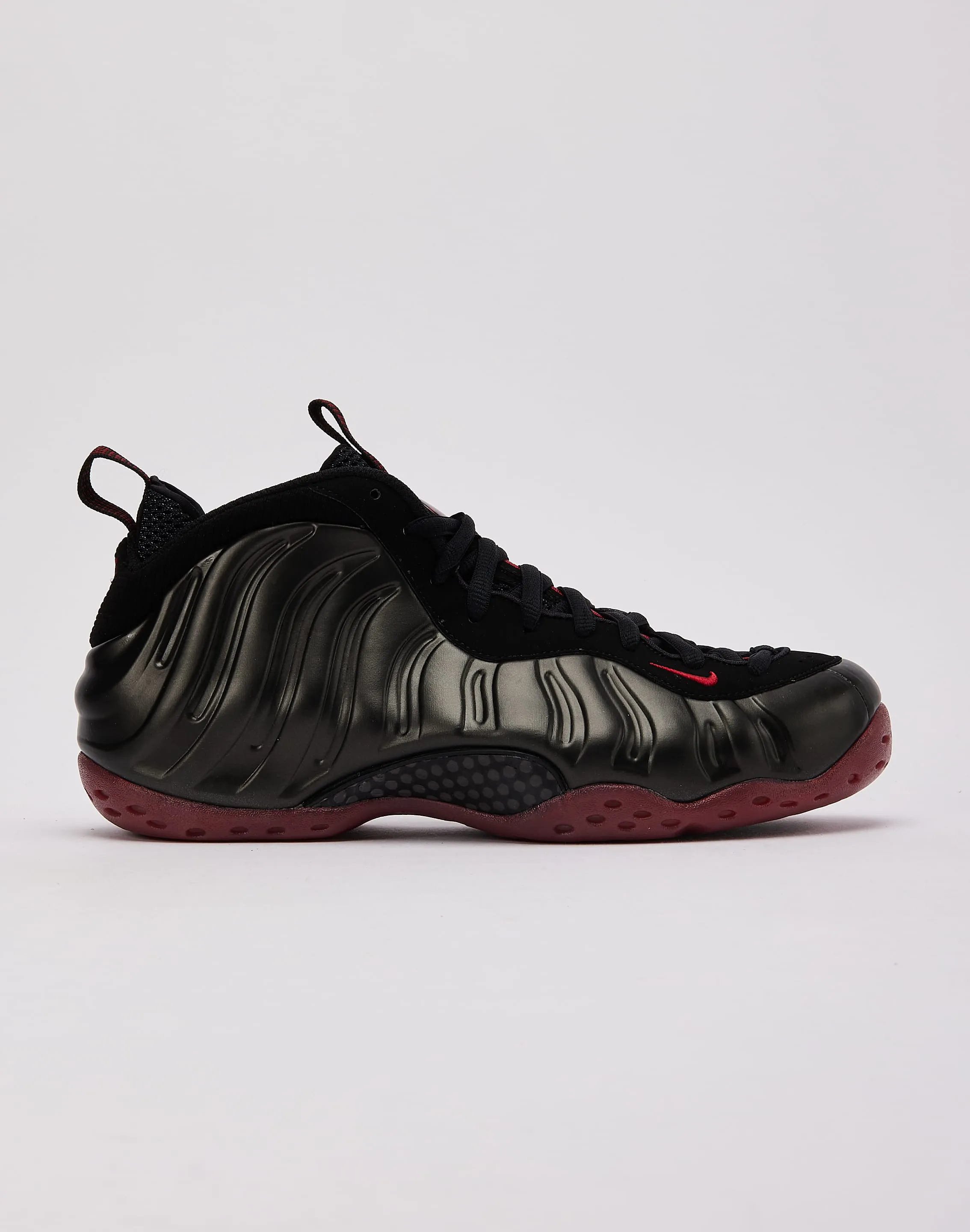 Nike Air Foamposite One 'Black and Varsity Red' Rock Path