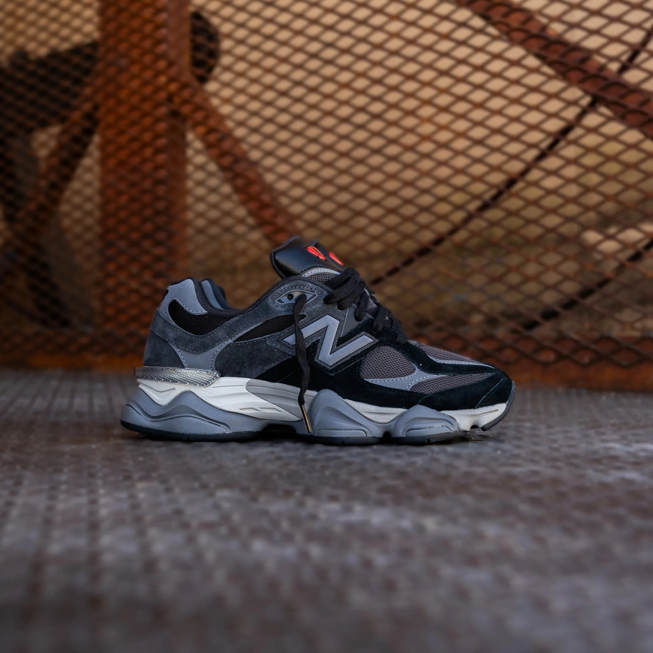 Mens New Balance 9060 (Black/Grey)-U9060BLK hikers hook - and - loop