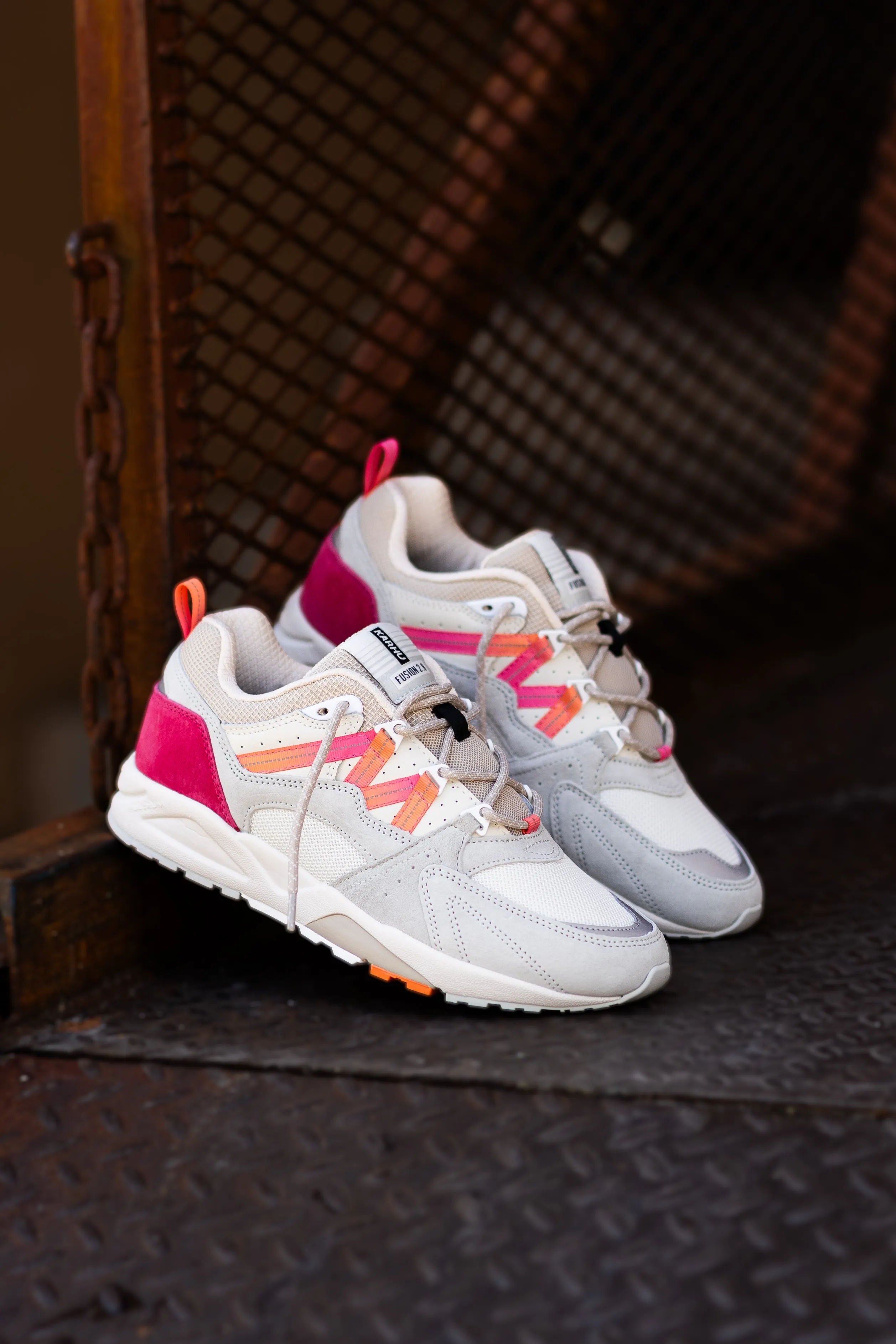 Men's Karhu Fusion 2.0 (Foggy Dew/Hot Pink) enchanting