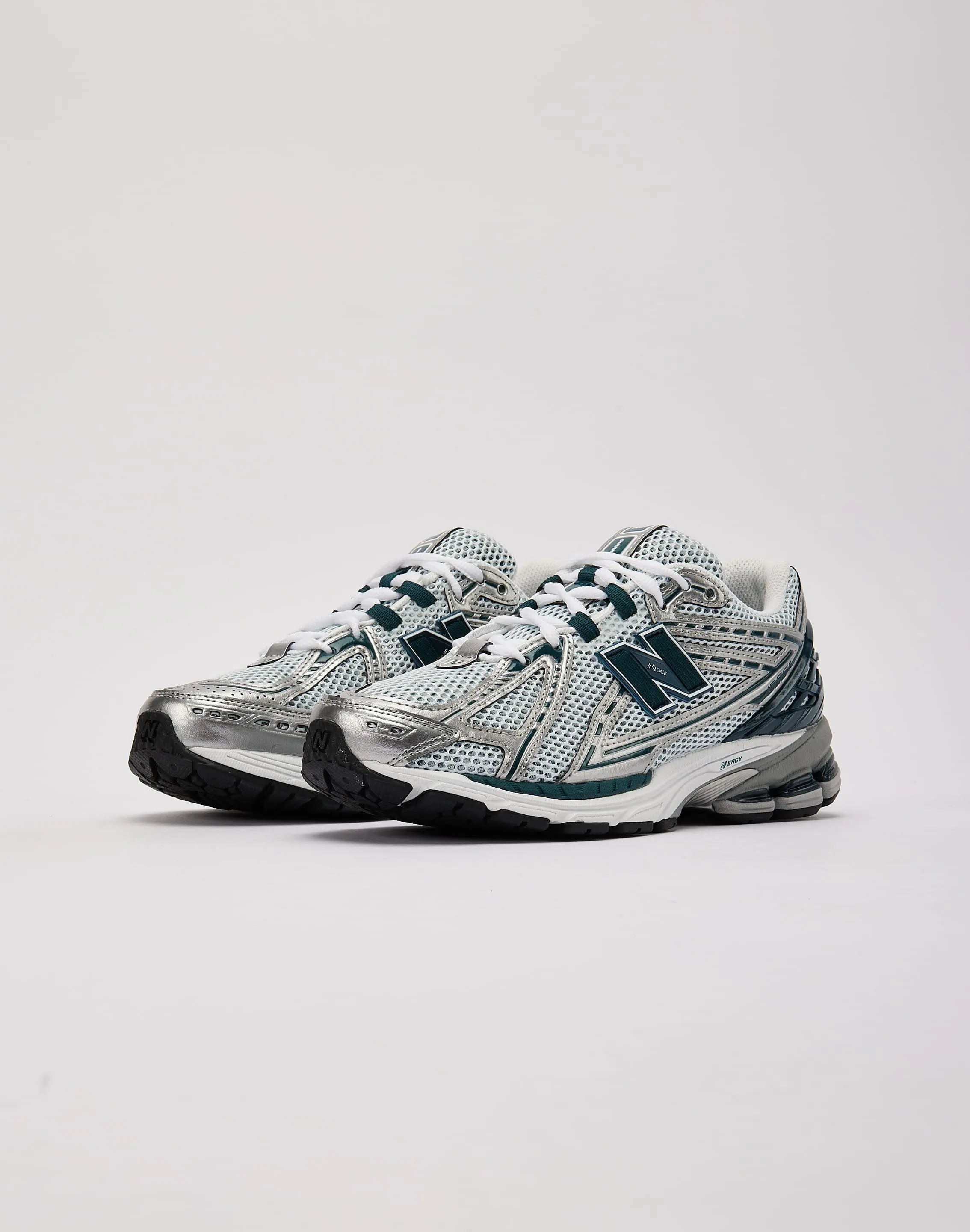 Slim Footprint New Balance 1906R