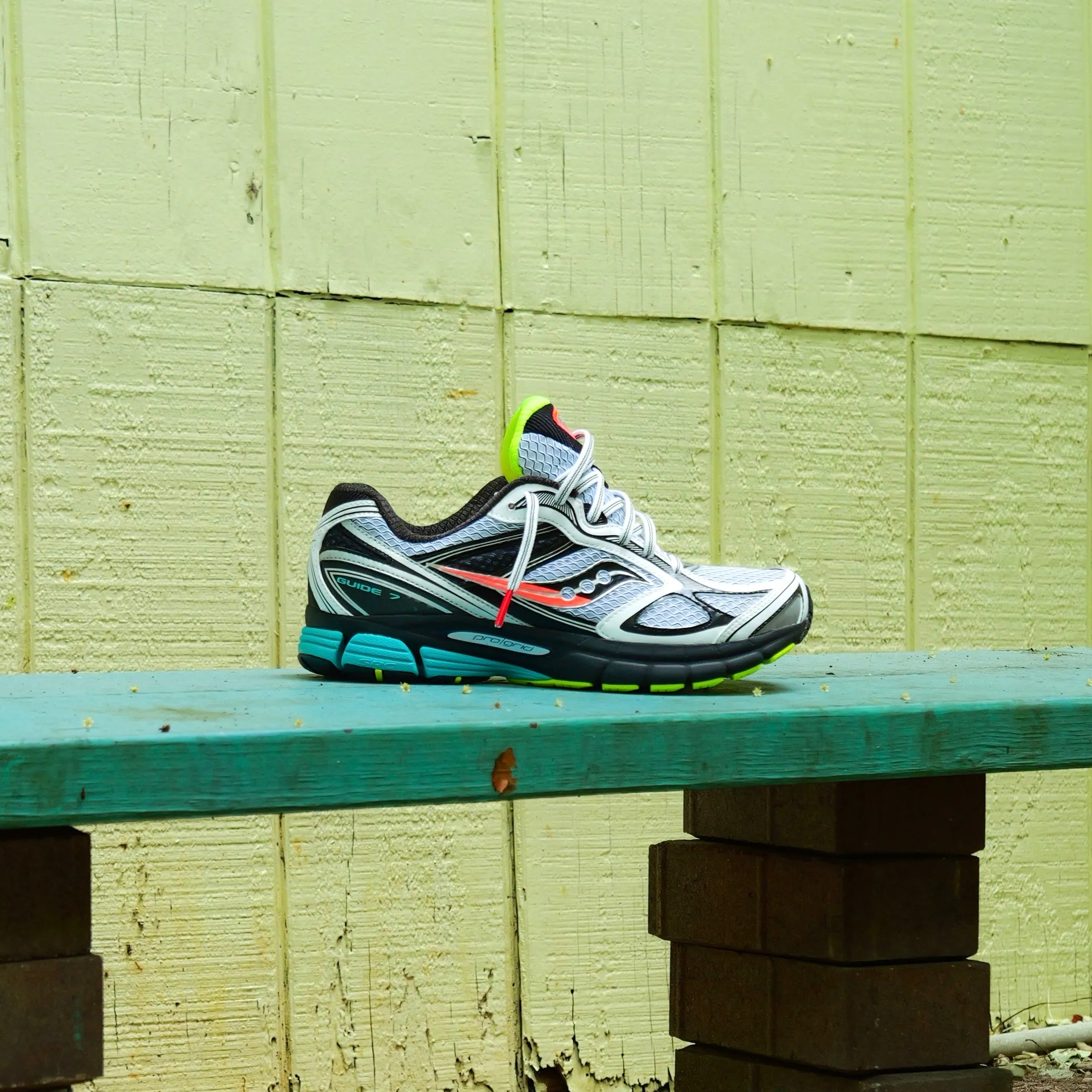 Mens Saucony ProGrid Guide 7 (White/Teal) Authentic closure - type