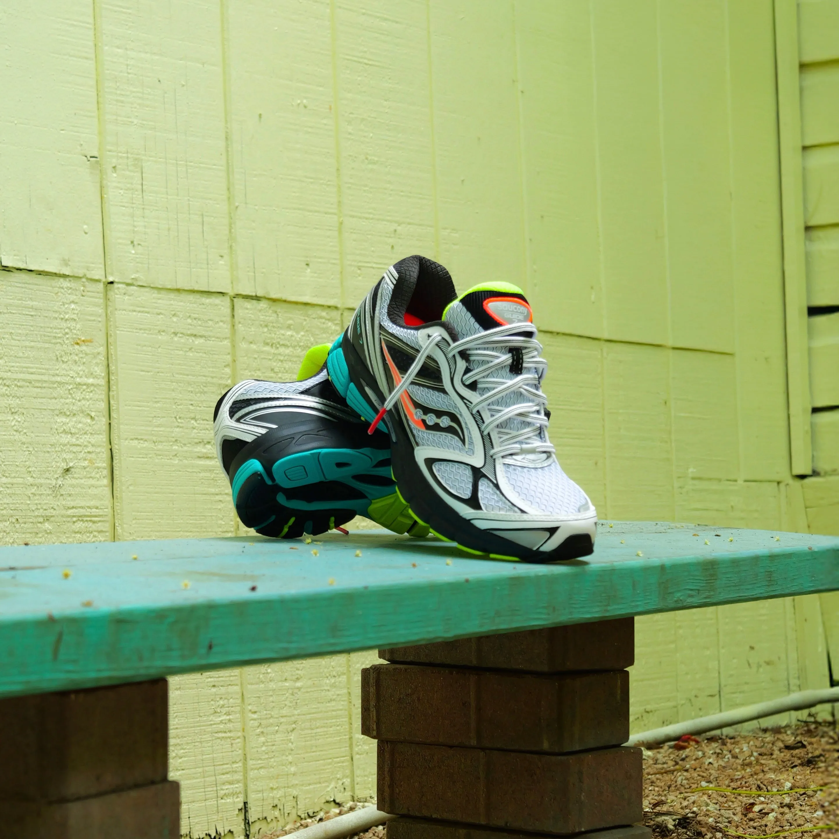 Mens Saucony ProGrid Guide 7 (White/Teal) thermal