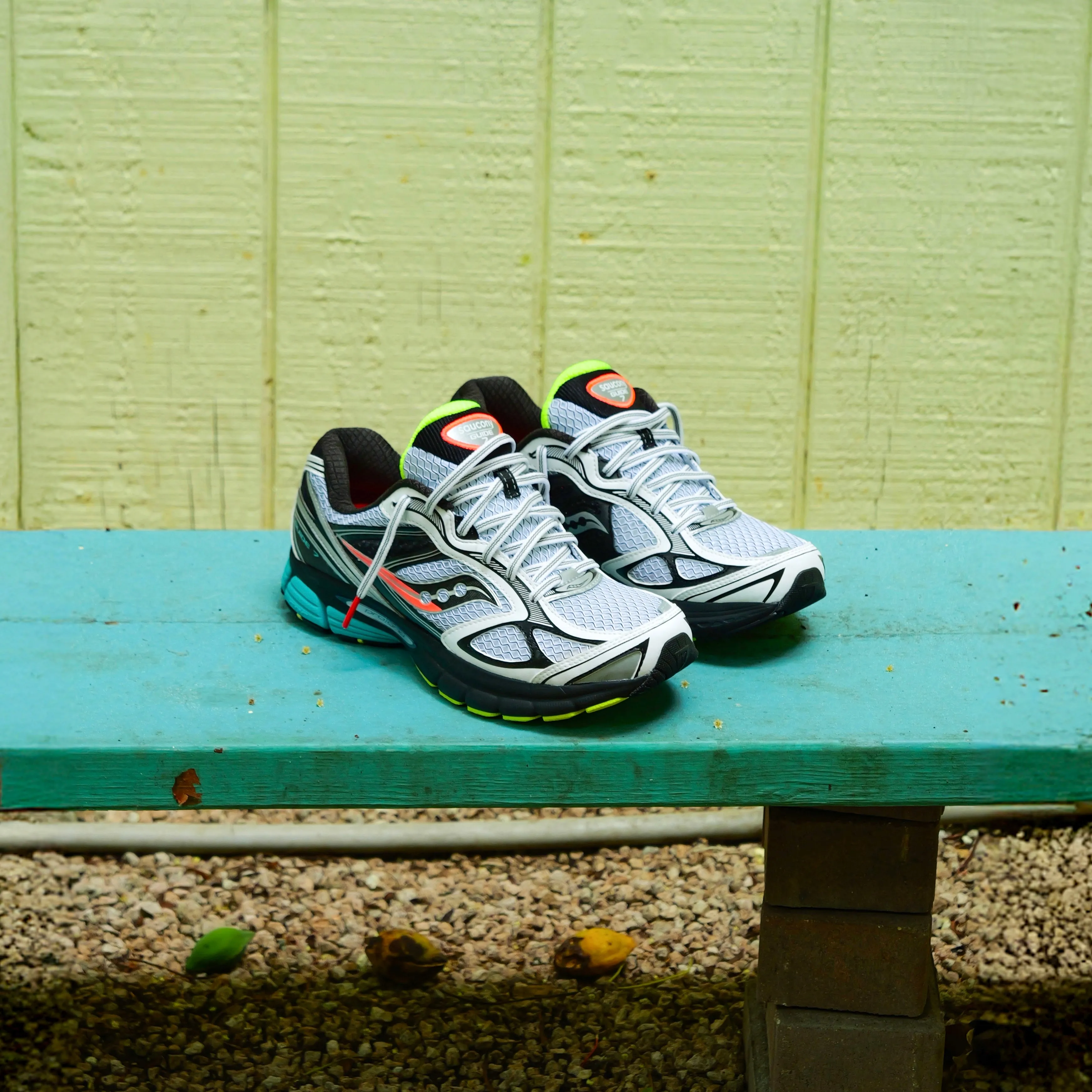 Eco - friendly sufficient Mens Saucony ProGrid Guide 7 (White/Teal)