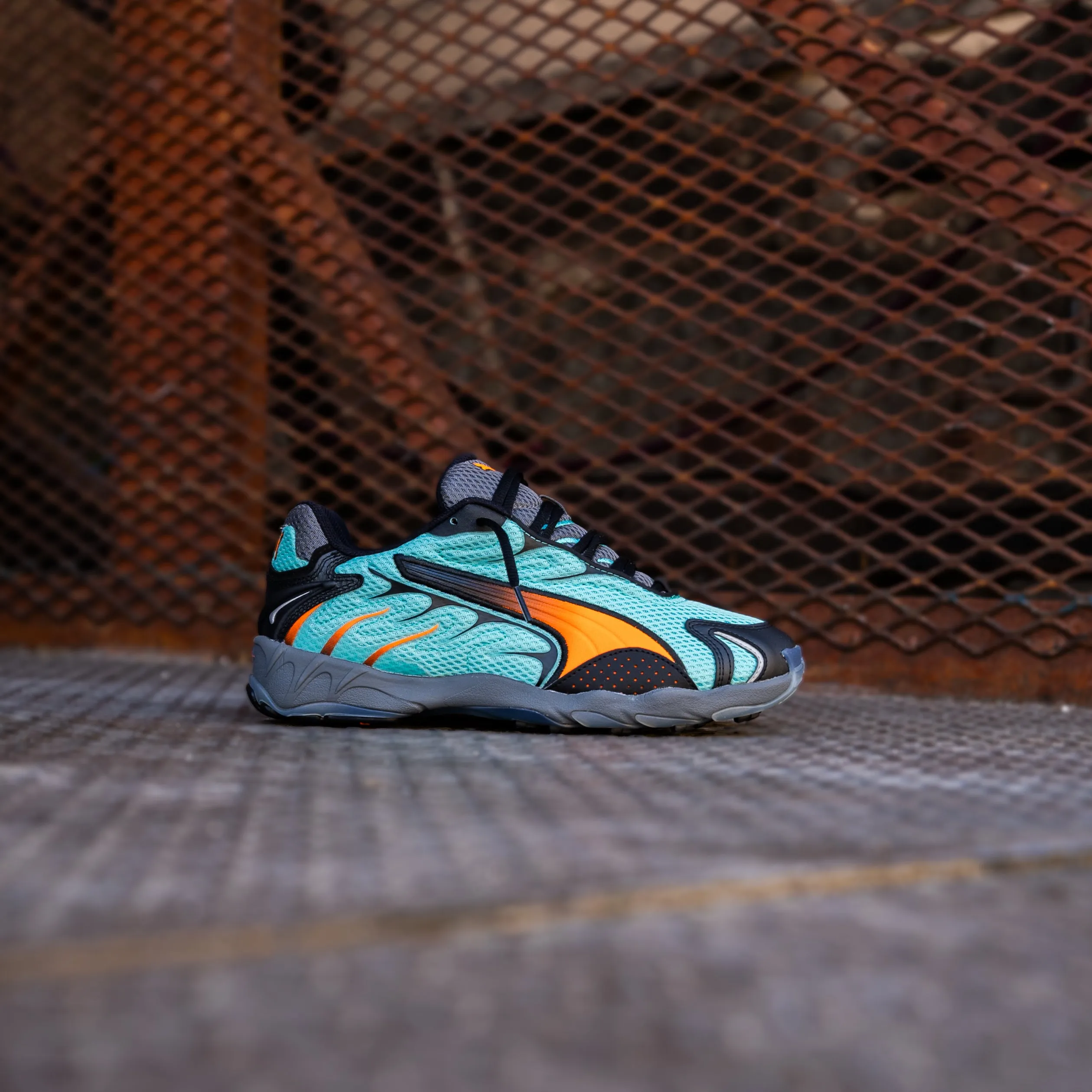 soccer players' traction Mens Puma Inhale (Aquatic/Orange Glo)