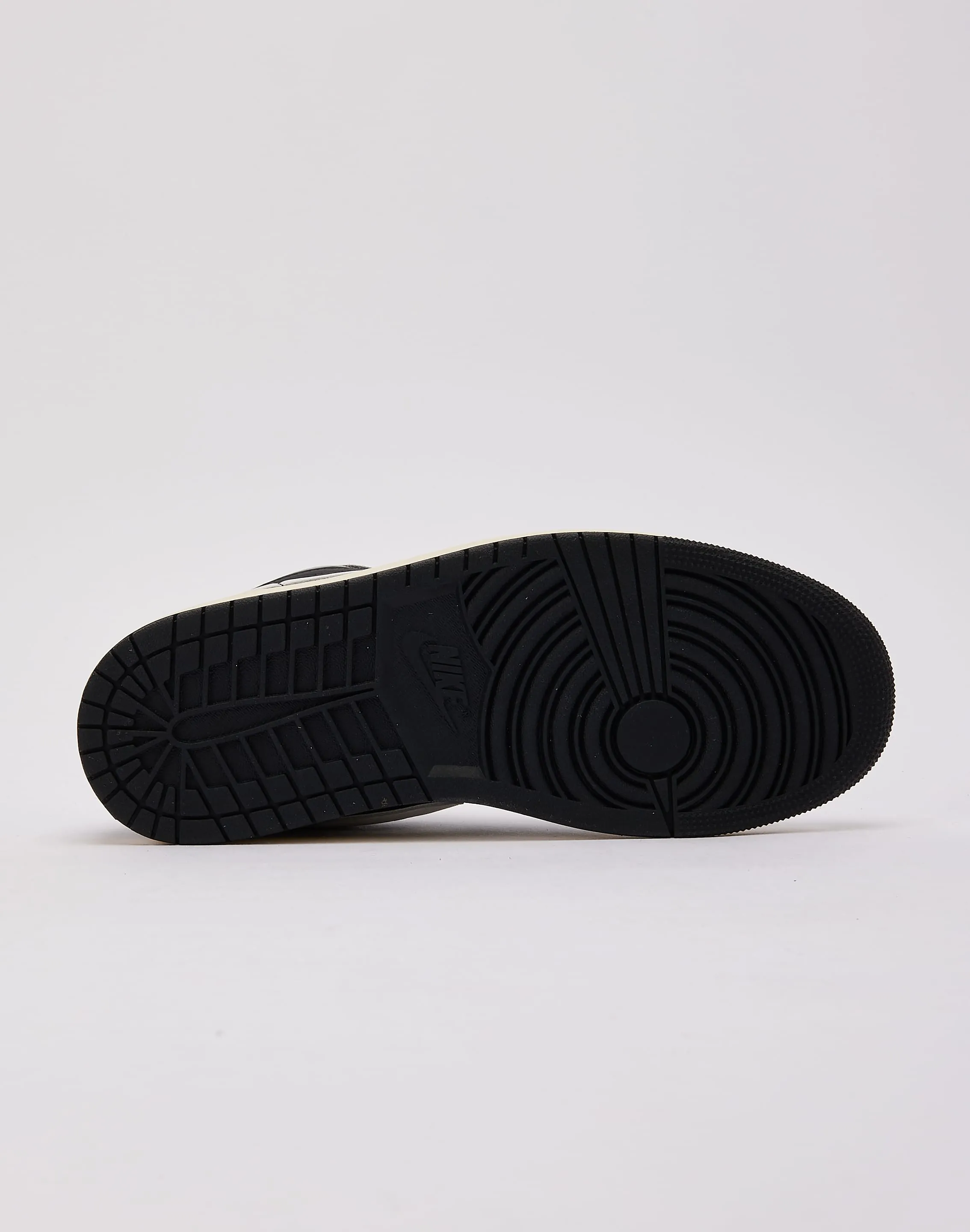 Indoor style Freedom Walk Jordan  Air Jordan Low SE