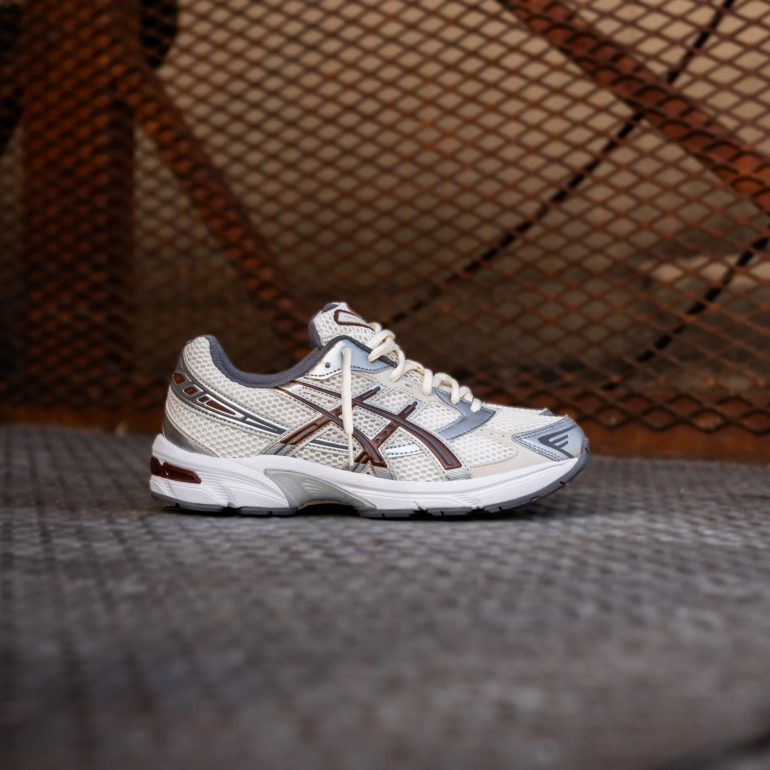 Fitted Traction trendy - look Mens Asics Gel-1130 (Cream/Reddish Brown)