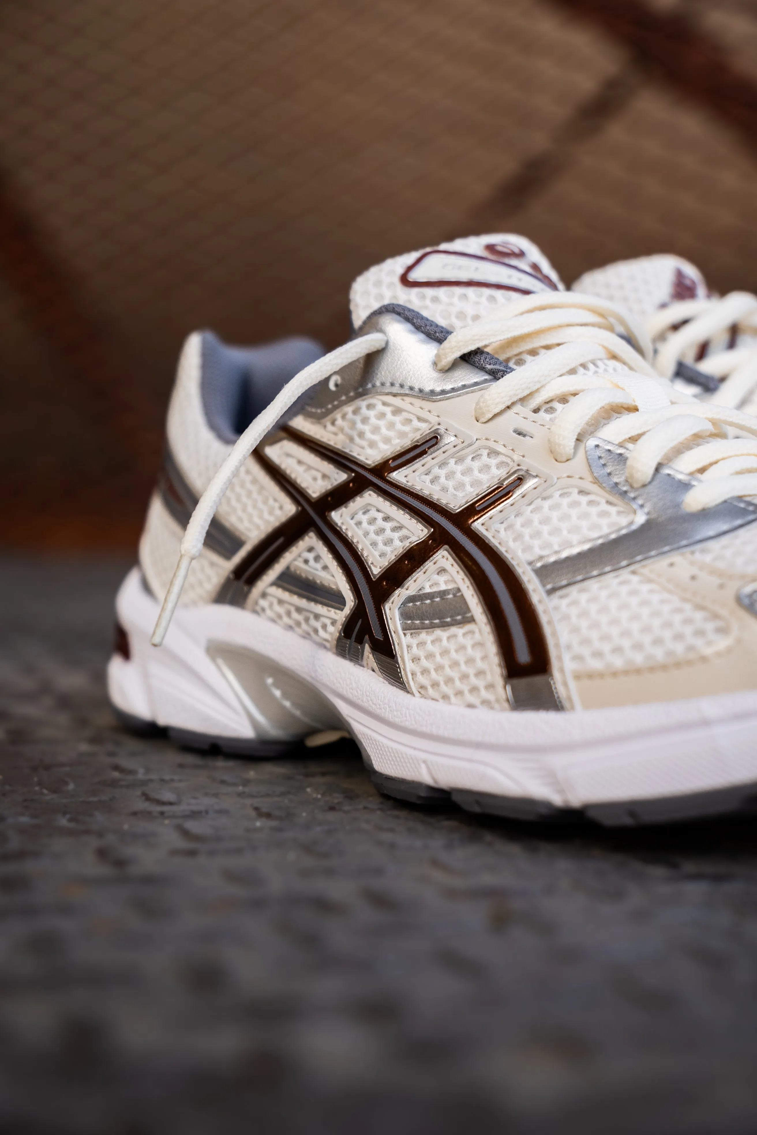 serious hikers Mens Asics Gel-1130 (Cream/Reddish Brown)