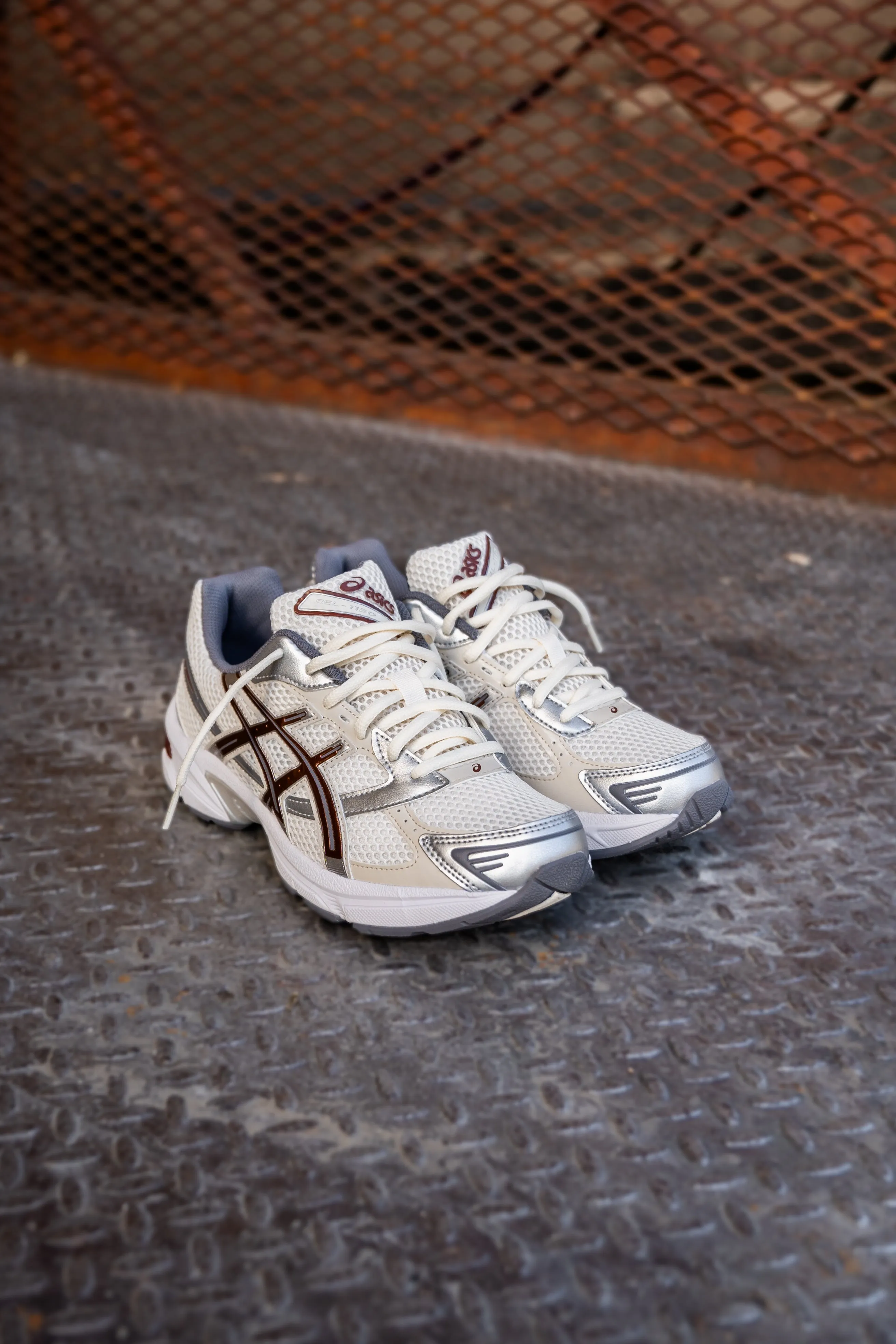 Mens Asics Gel-1130 (Cream/Reddish Brown) skaters - specific features