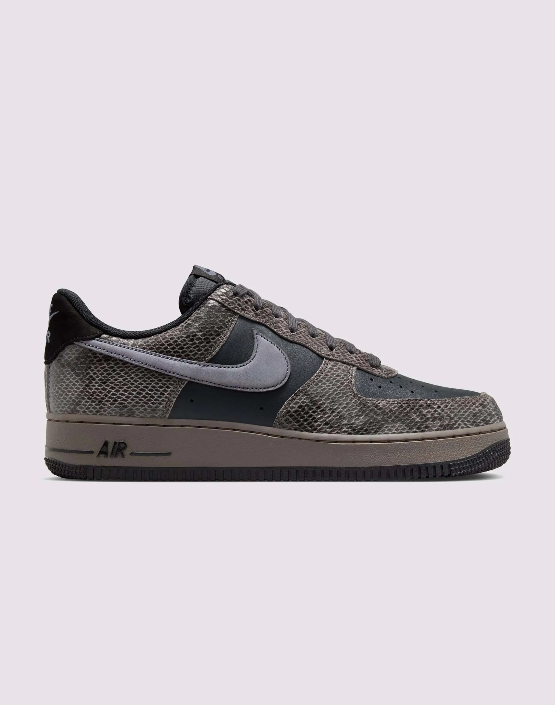 Nike Air Force 1 '07 LV8 Group Hike