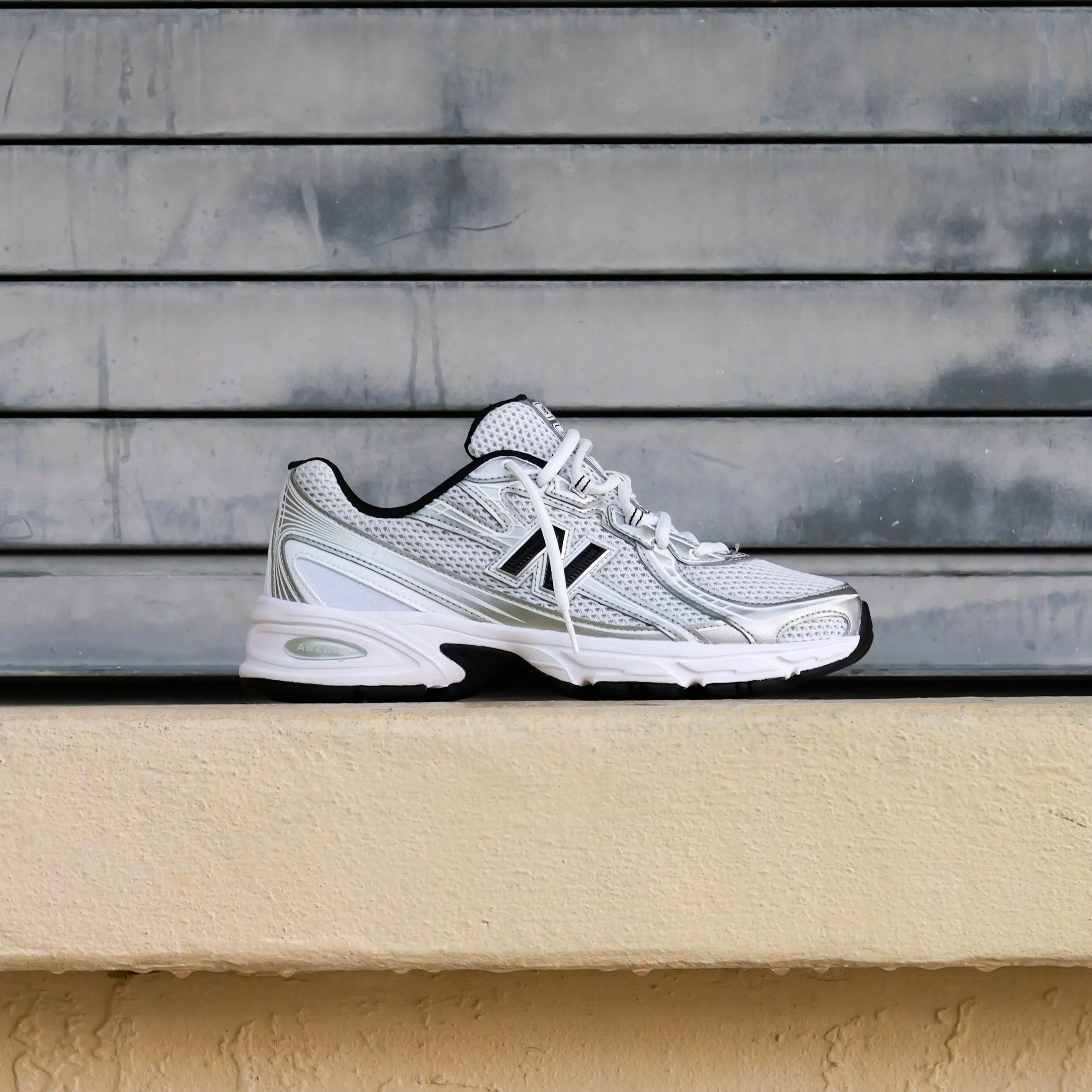 Mens New Balance 740 (White/Silver Metallic/Black) - U740NW2 Durable piece