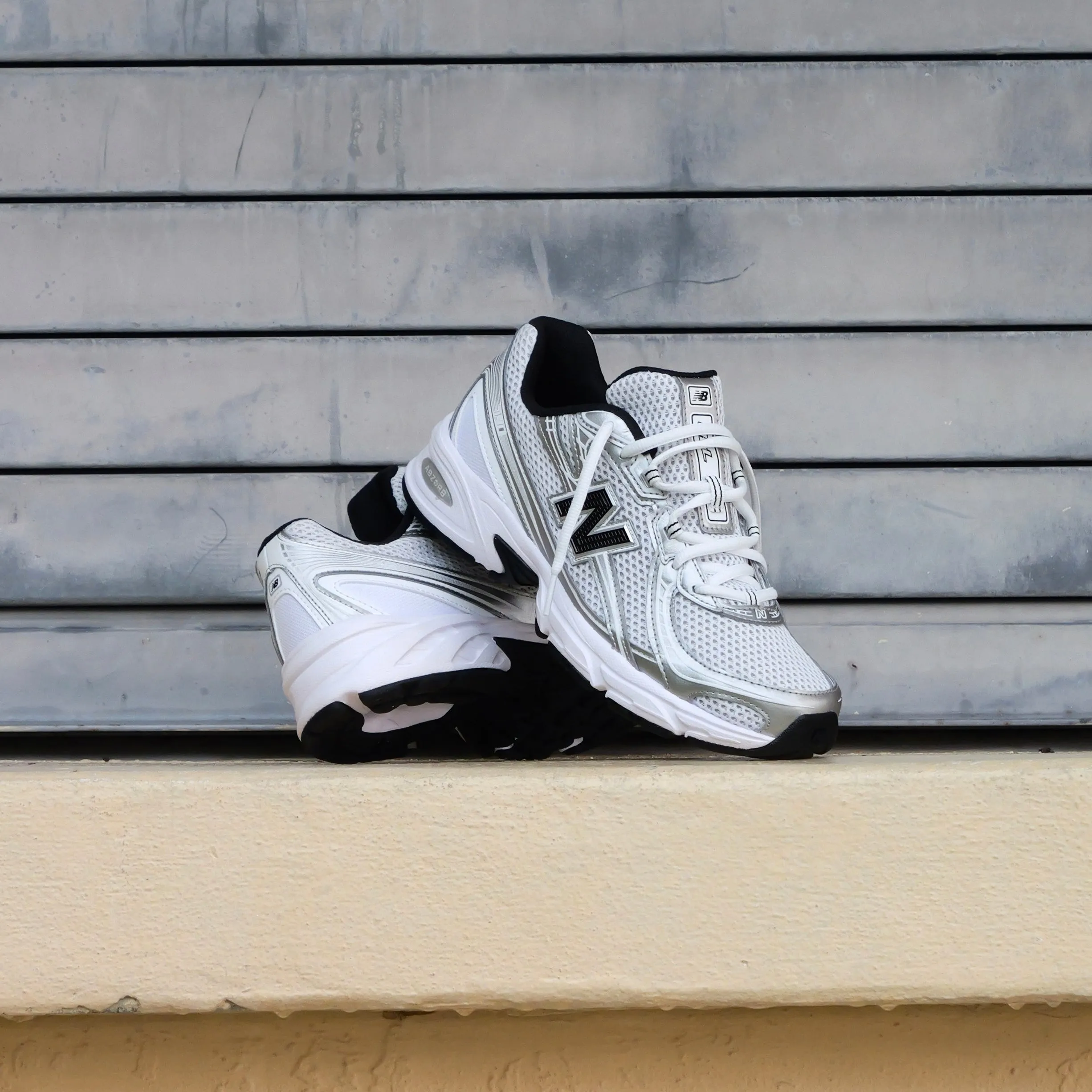 Mens New Balance 740 (White/Silver Metallic/Black) - U740NW2 dancer