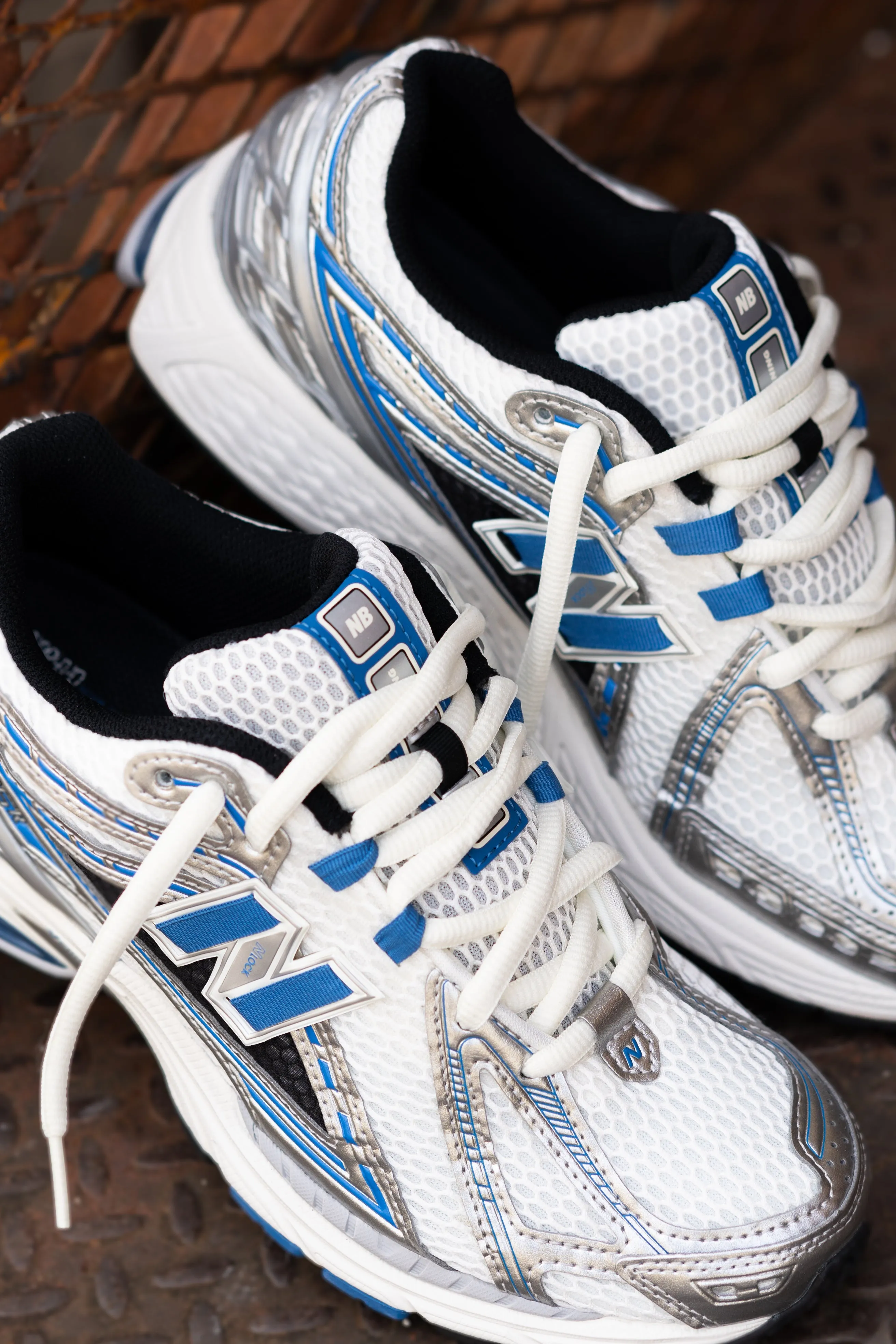 closed - toe hikers' Mens New Balance 1906R (Grey/Blue) - M1906REB