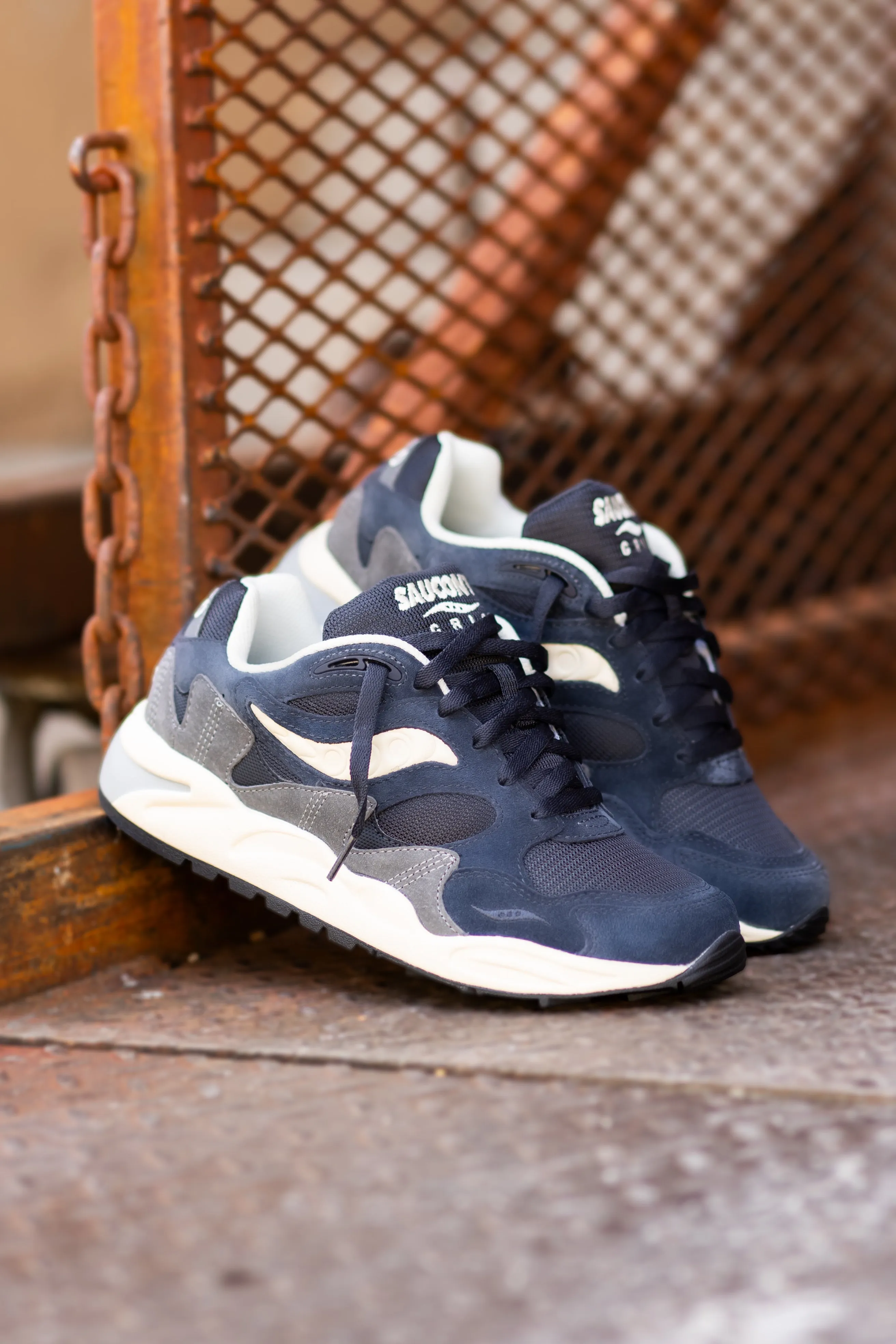 Mens Saucony Grid Shadow 2 (Navy/Cream) open - toe Solid Color