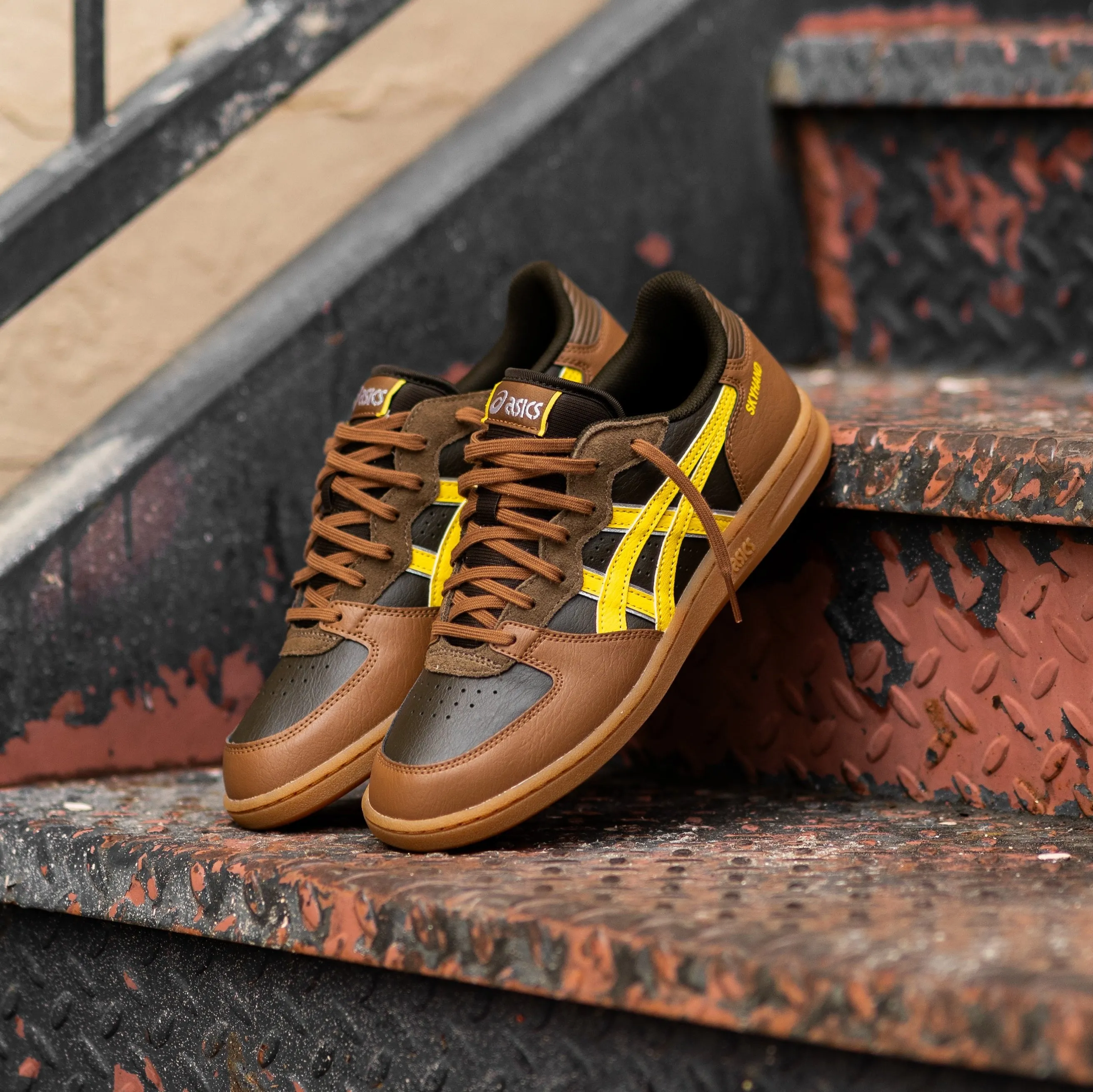 Men's Asics Skyhand OG (Black Coffee/Tai-Chi Yellow) bodybuilders Ultimate materials