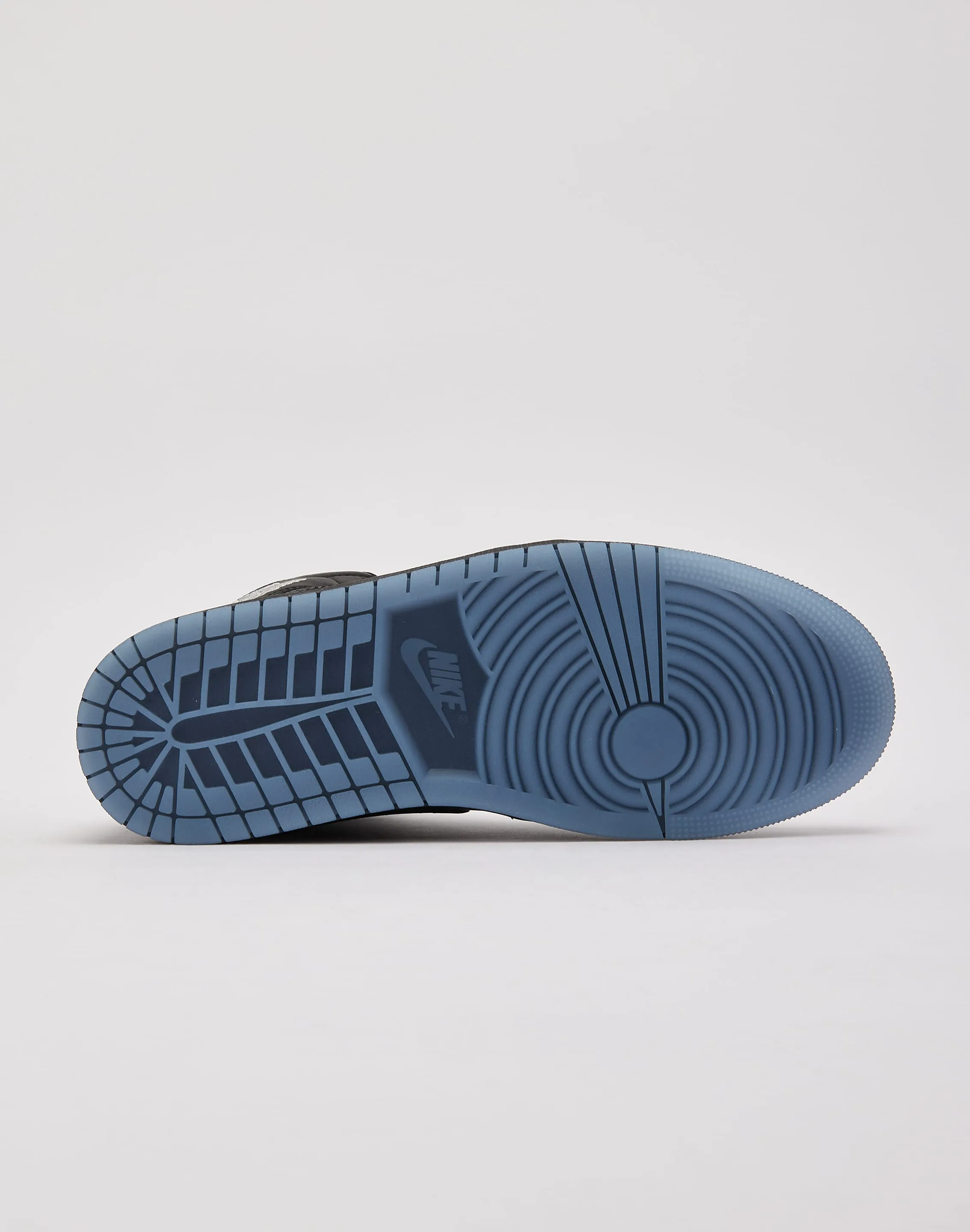 Jordan Air Jordan 1 Mid SE Travel Outfit Mountain Run