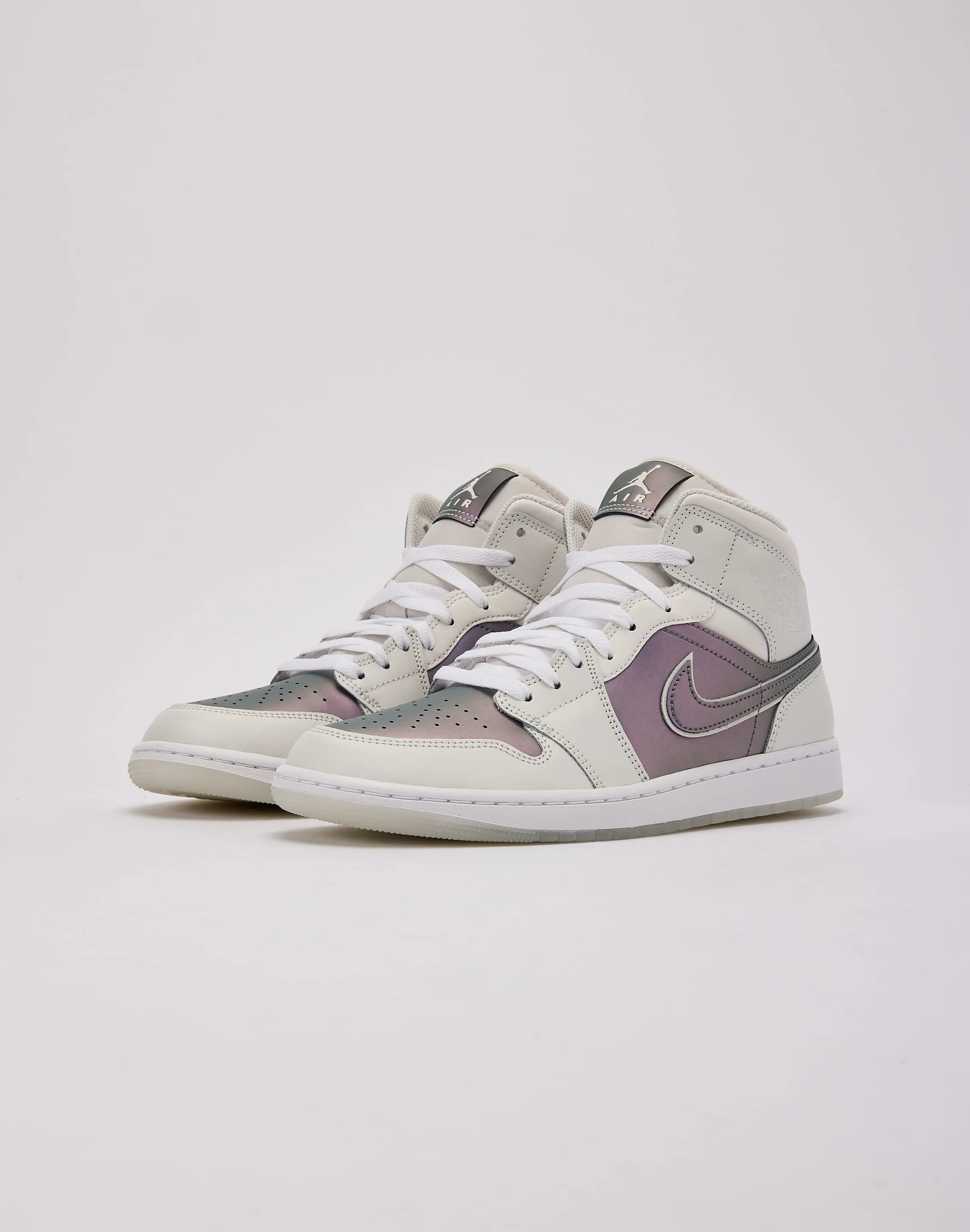 Comfortable Walk Jordan Air Jordan 1 Mid SE
