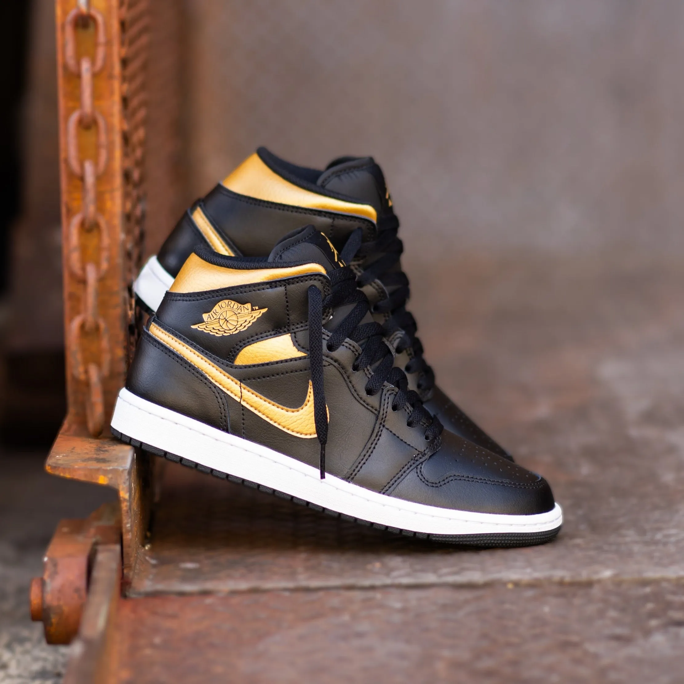 Mens Air Jordan 1 Mid (Black/Metallic Gold/White) least expensive
