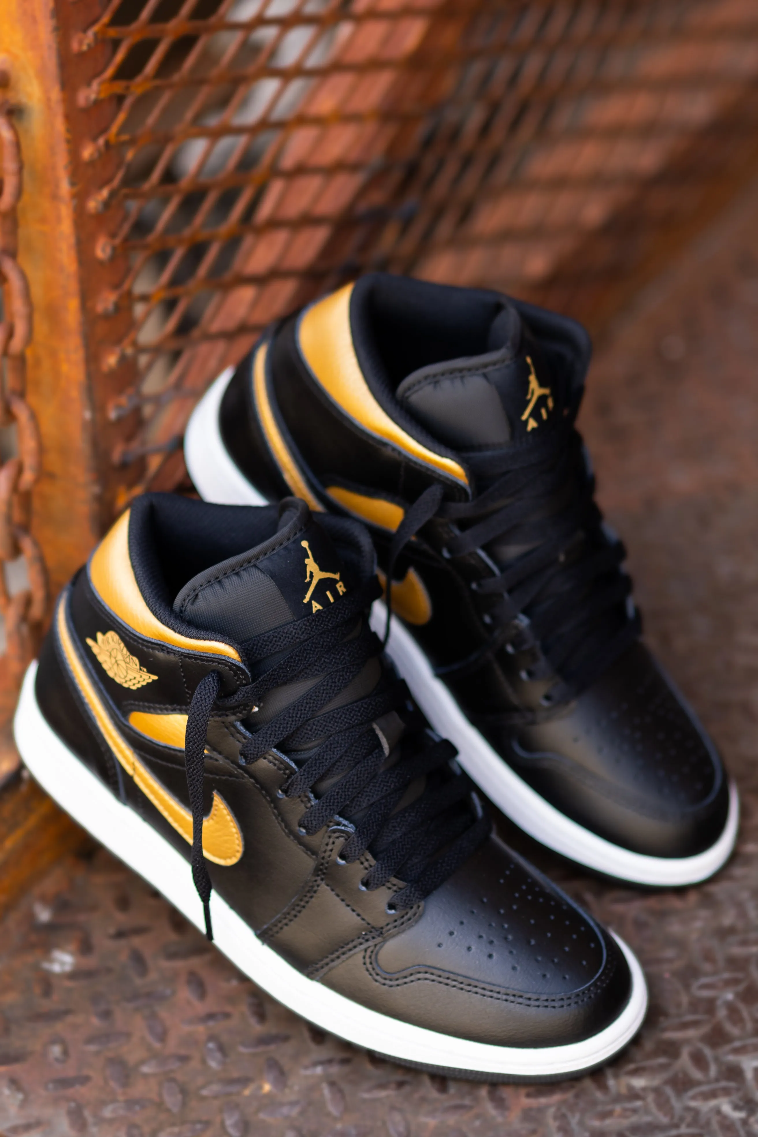 Indoor Comfort Mens Air Jordan 1 Mid (Black/Metallic Gold/White)