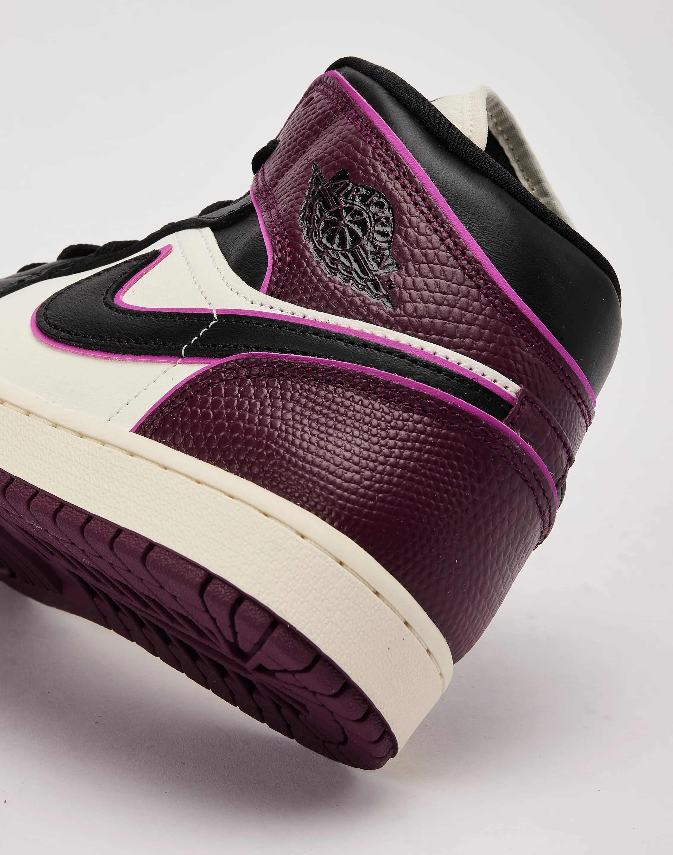 Jordan Air Jordan 1 Mid SE Ultra-soft traction Ergonomic Lasting