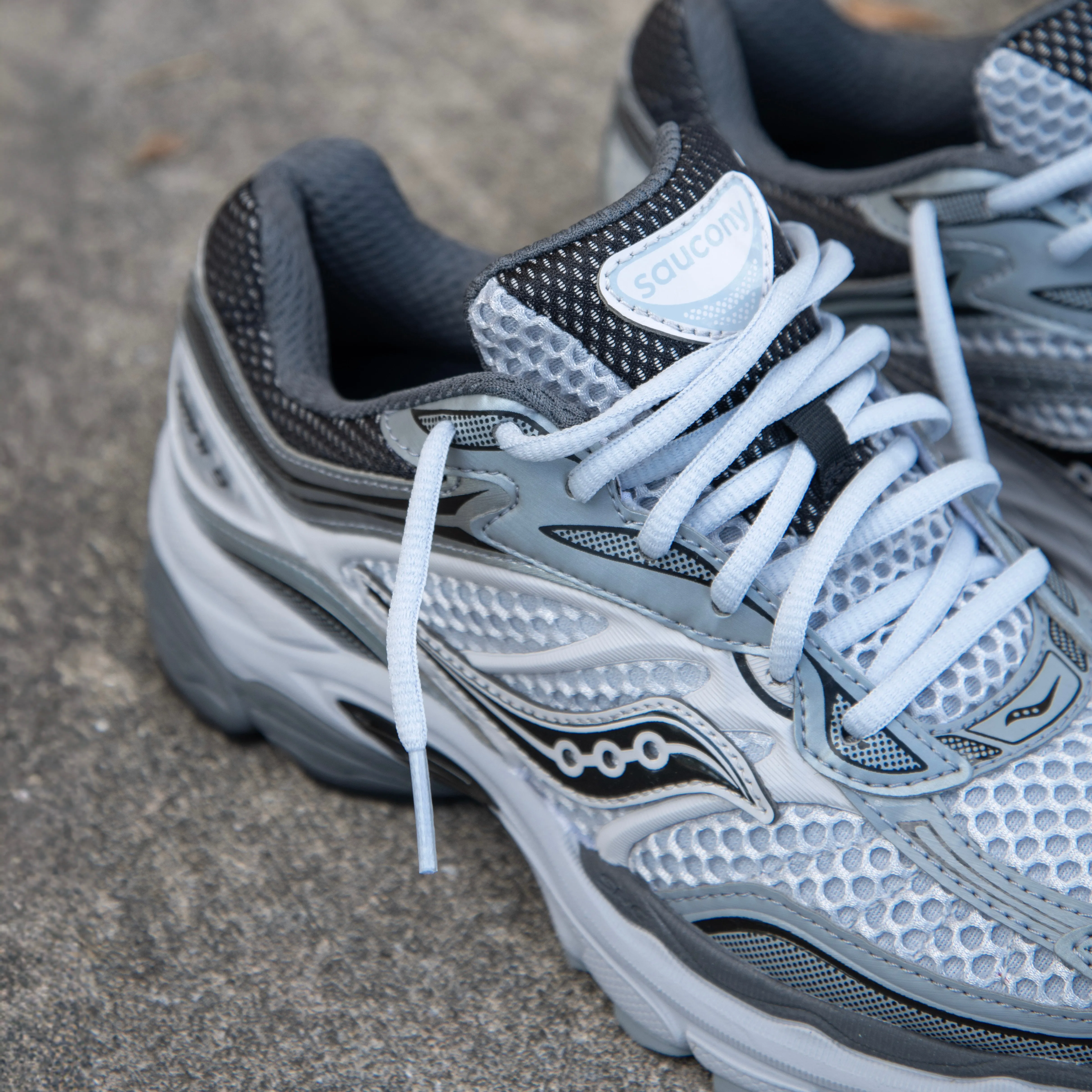 All-around cushioning Padded collar Mens Saucony ProGrid Omni 9 (Microchip/Gris)