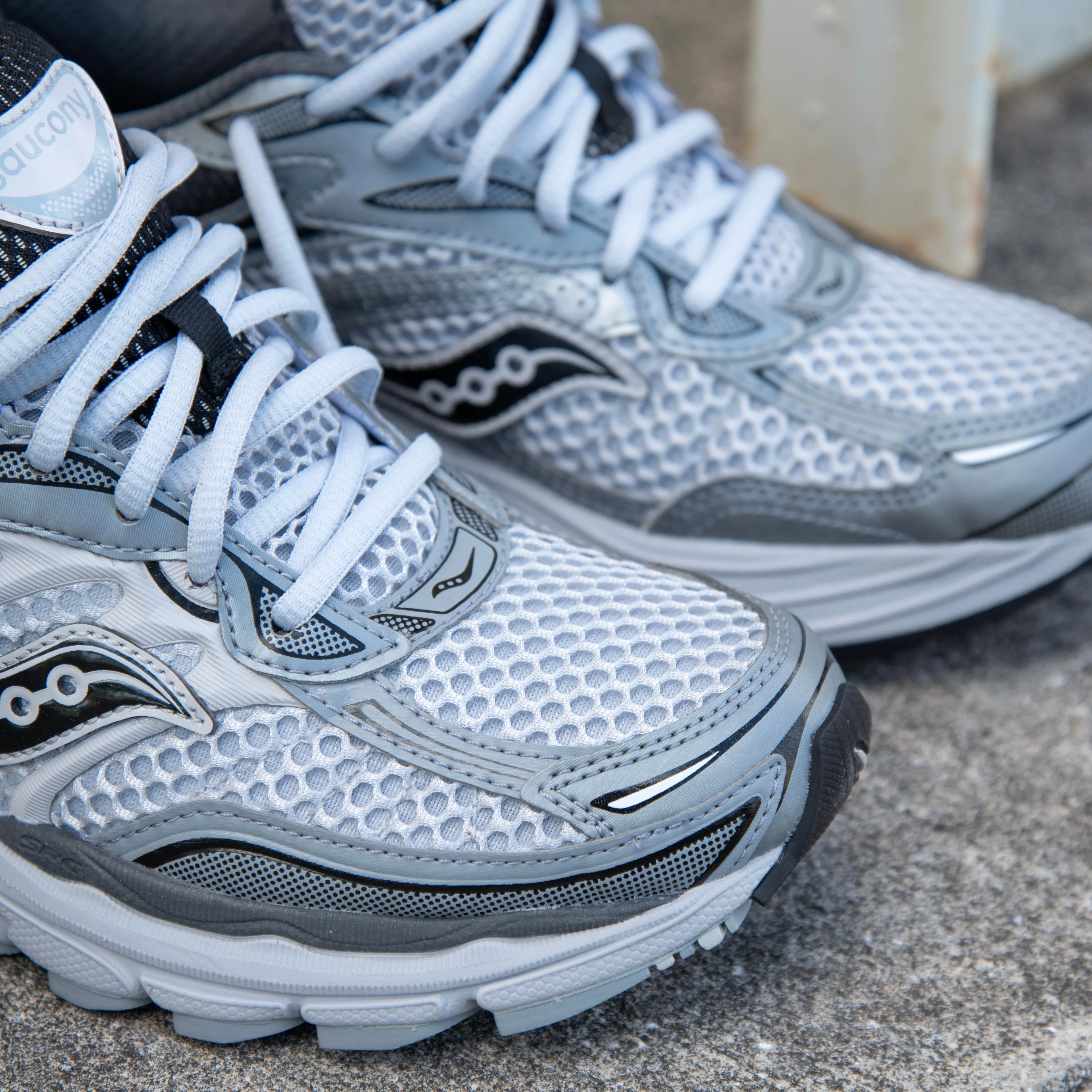 hottest Mens Saucony ProGrid Omni 9 (Microchip/Gris)