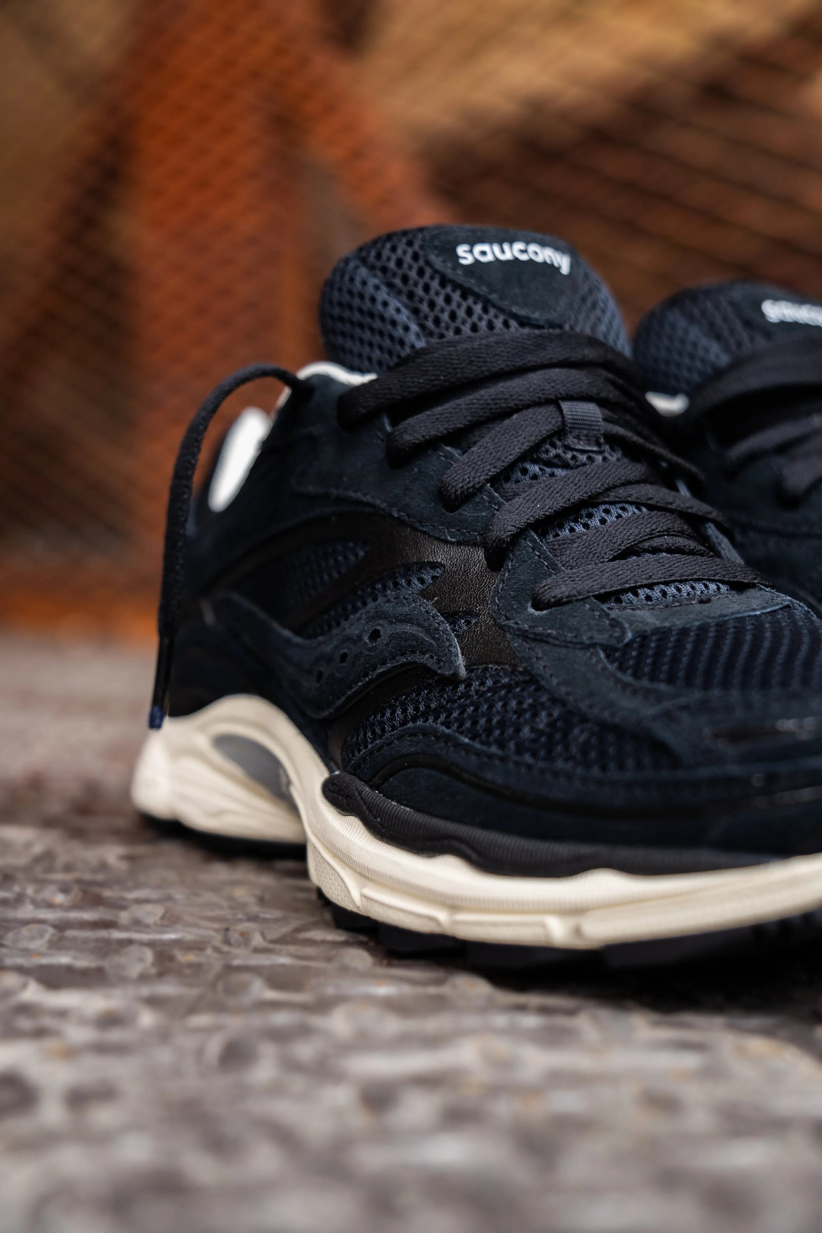 metal Multipurpose Mens Saucony OG ProGrid Omni 9 (Black/Cream)