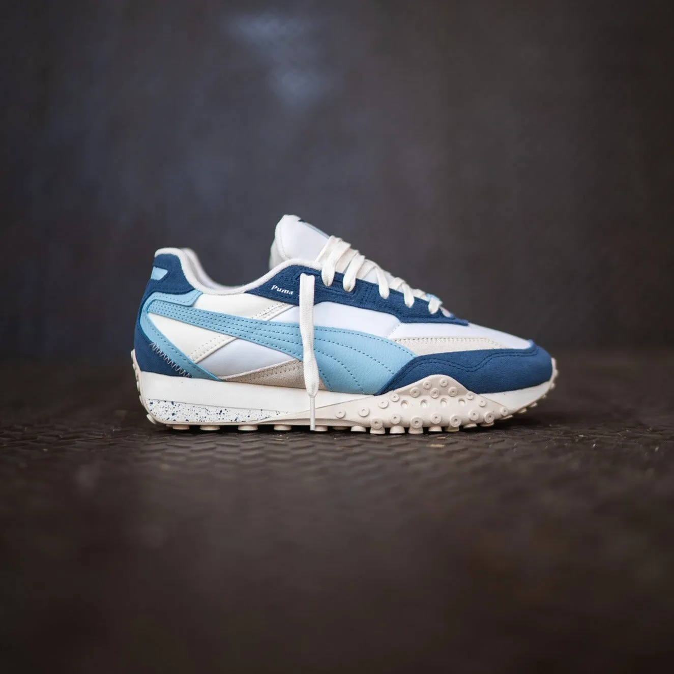 Dance Mode King Walk Women Puma Blacktop Rider (Warm White/Inky Blue)