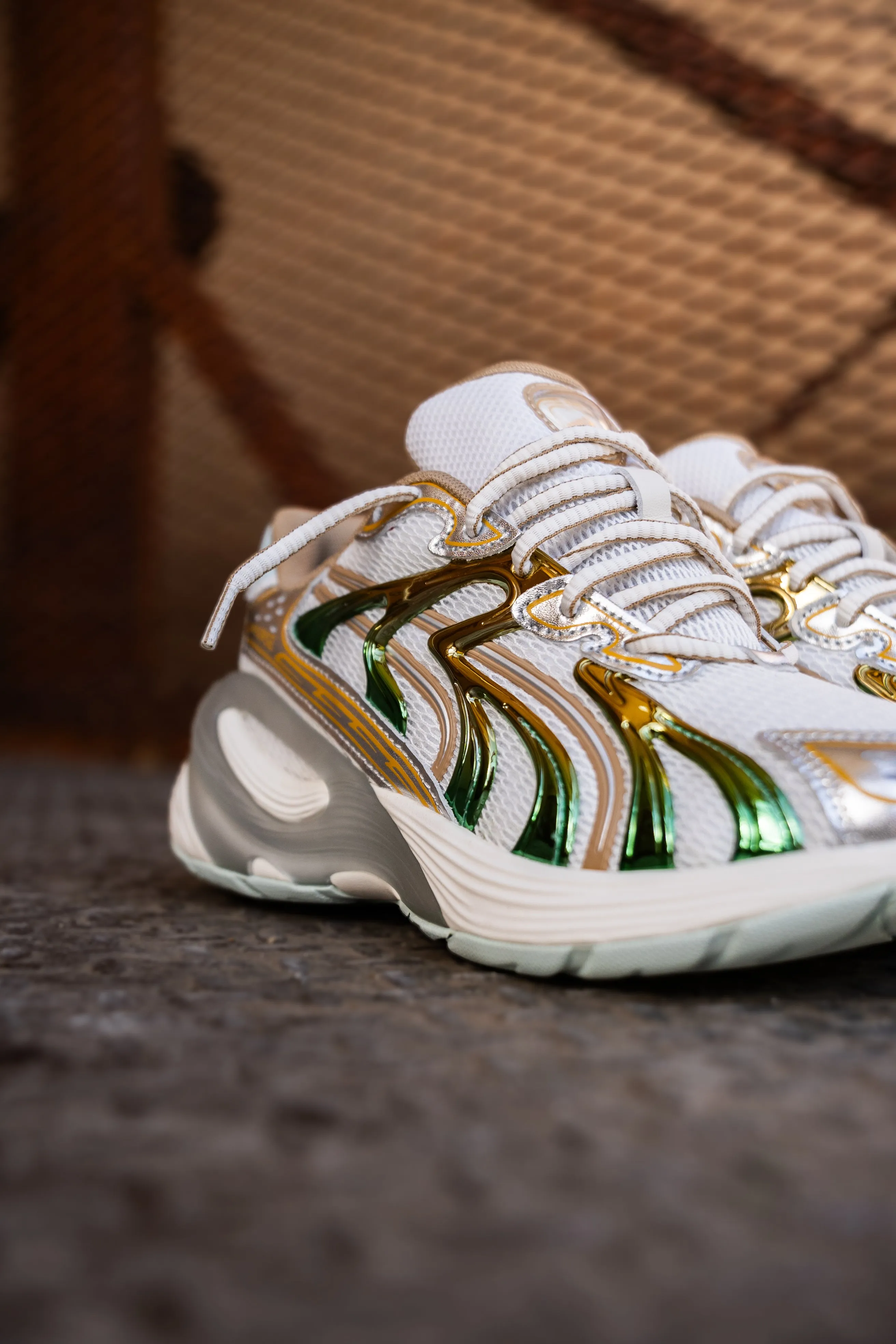 Modern Bold Womens Puma Inverse Shimmer (Warm White/Archive Gold)